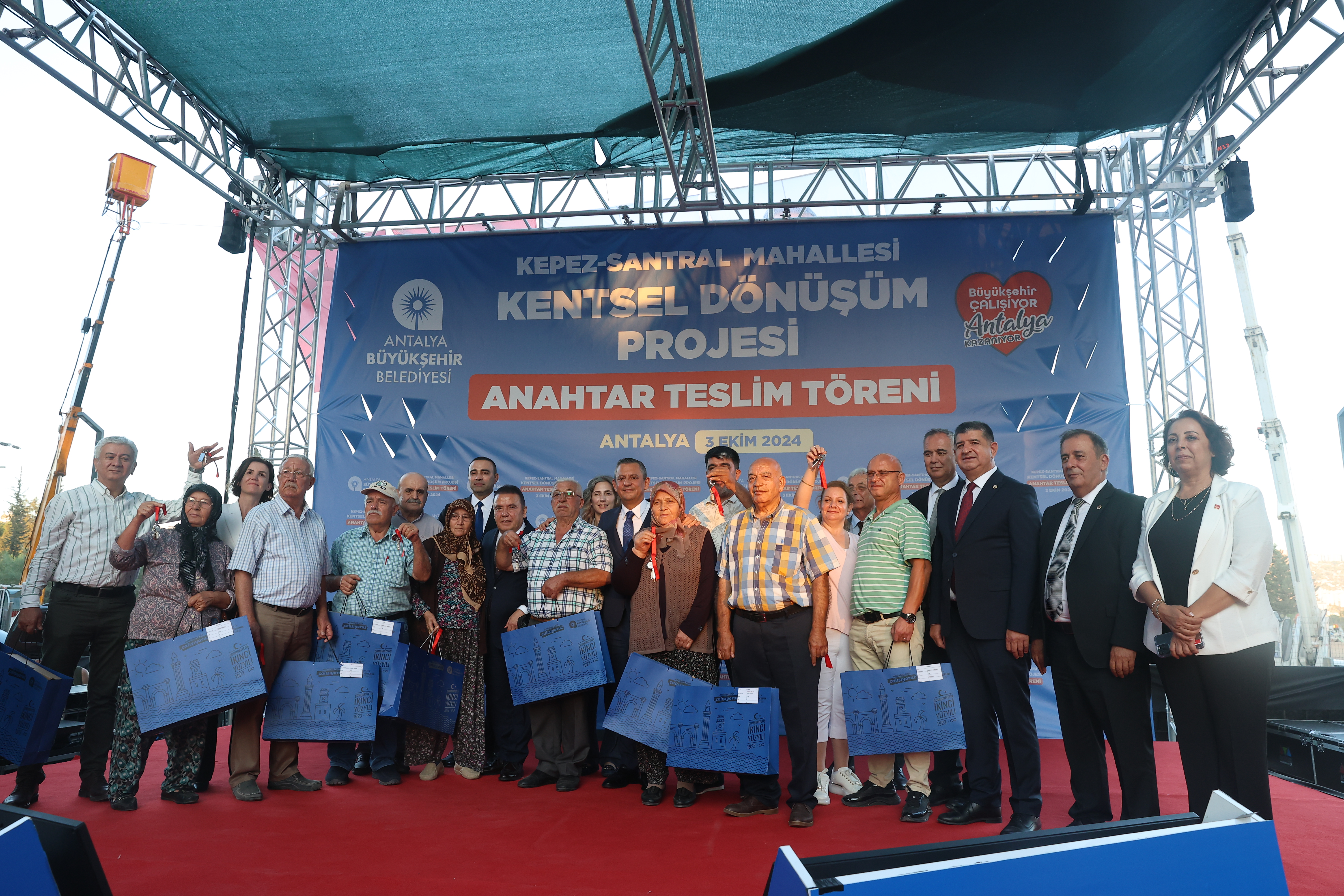 Anahtarlarını Özgür Özel’in Elinden Aldılar