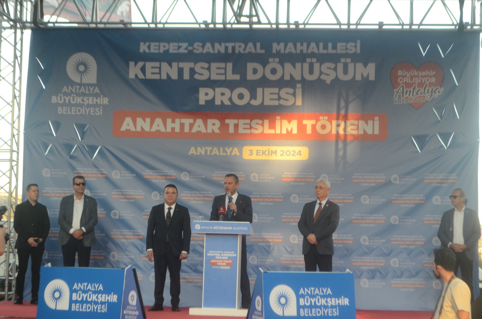Anahtarlarını Özgür Özel’in Elinden Aldılar