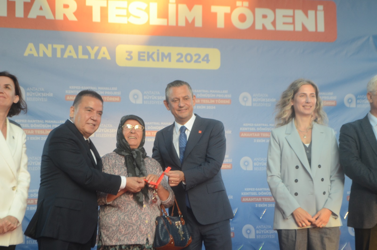 Anahtarlarını Özgür Özel’in Elinden Aldılar
