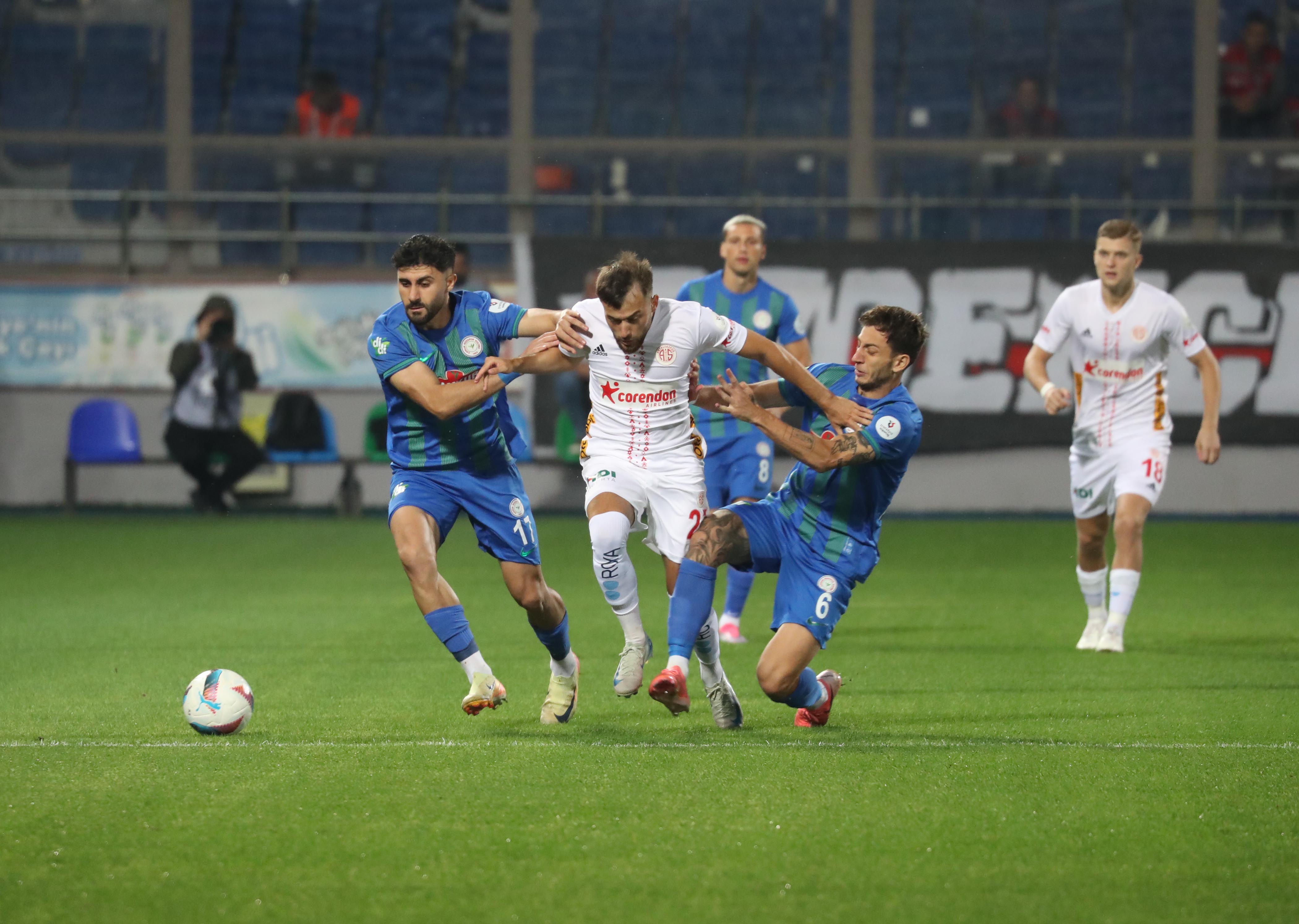 Antalyaspor'un deplasman kabusu devam ediyor! Çaykur Rizespor:2 – Antalyaspor:1