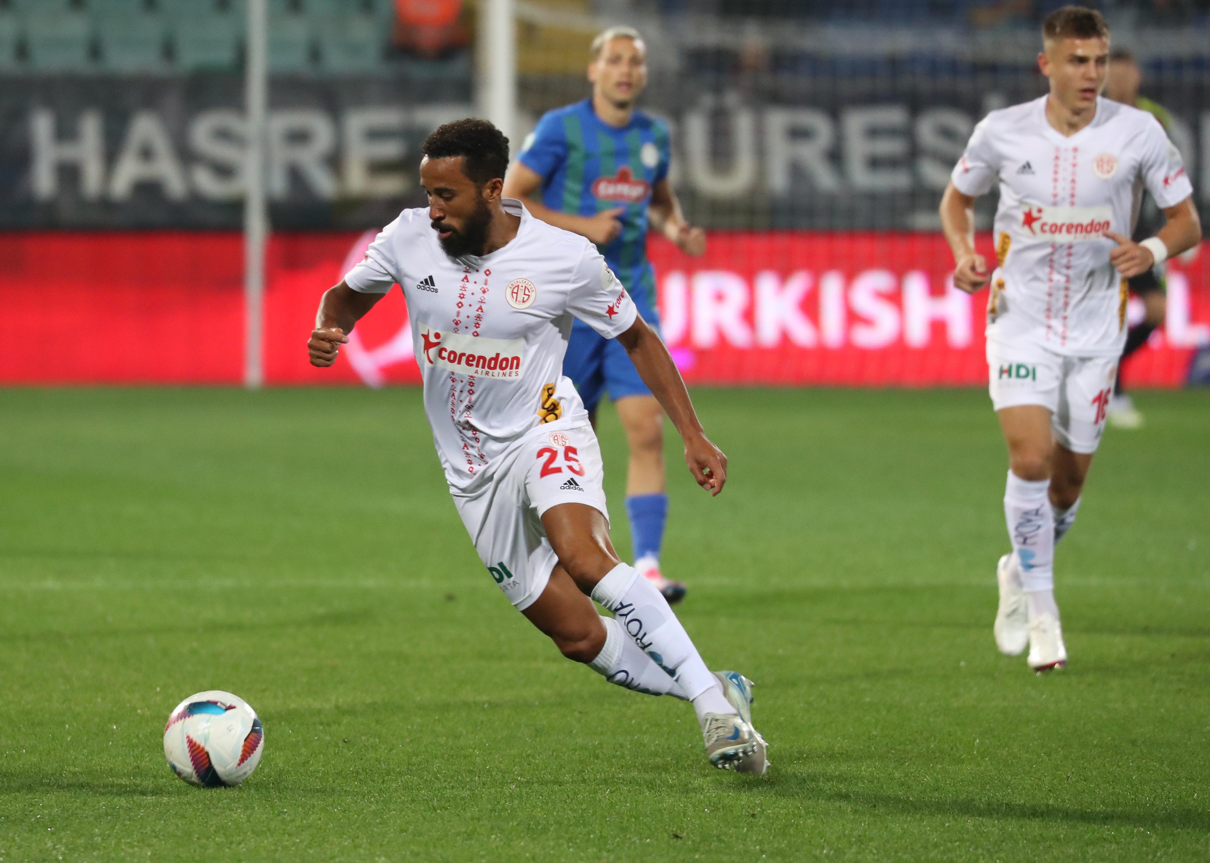 Antalyaspor'un deplasman kabusu devam ediyor! Çaykur Rizespor:2 – Antalyaspor:1