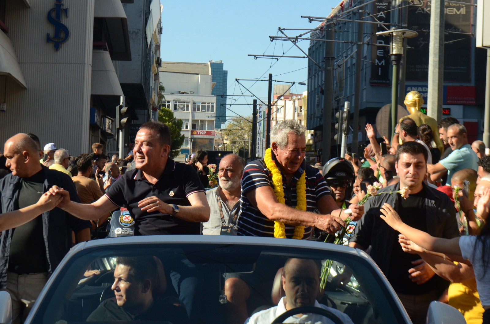 Sanatçılar İle Halk Buluştu