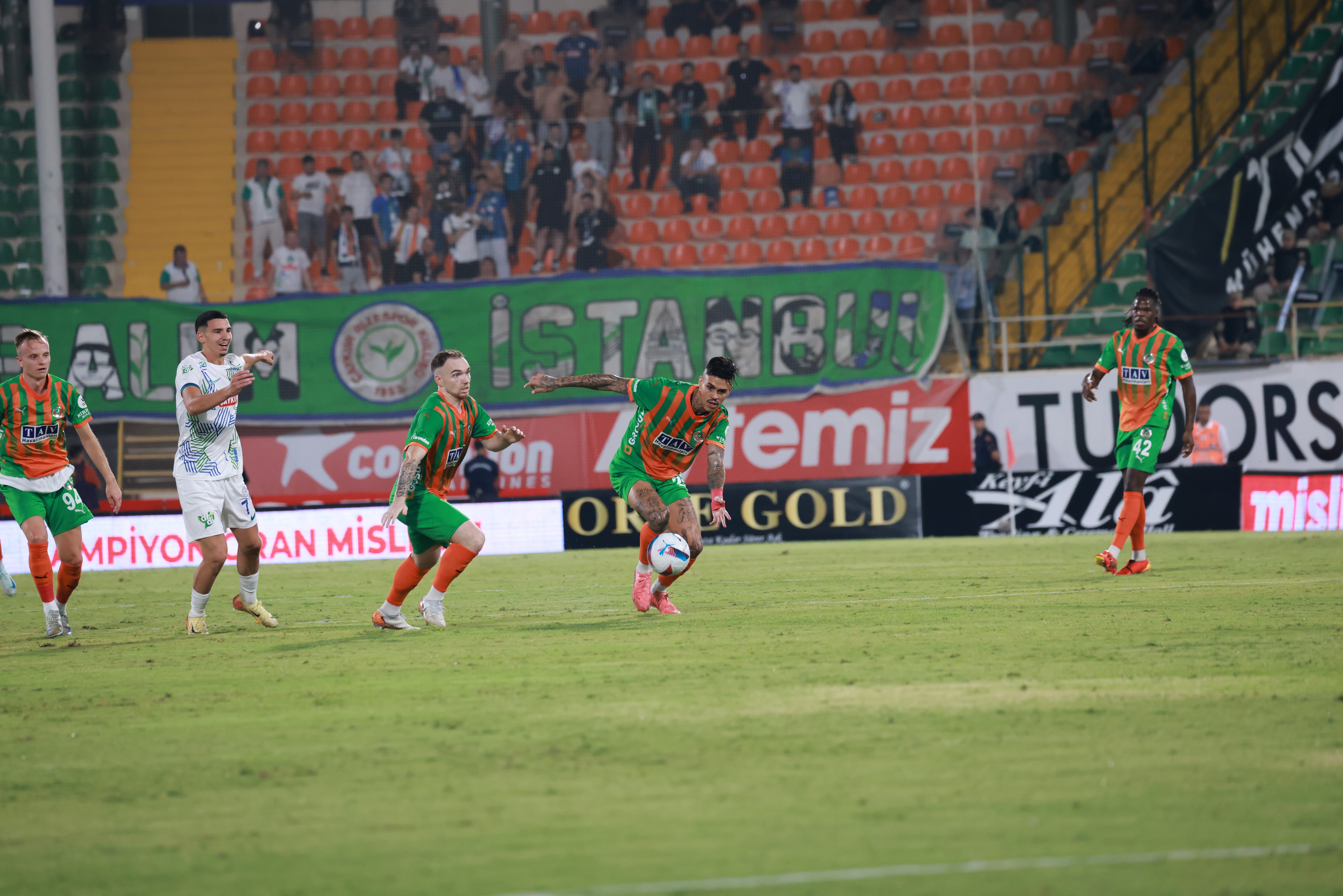 Alanyaspor, Lider Galatasaray’a Konuk Oluyor