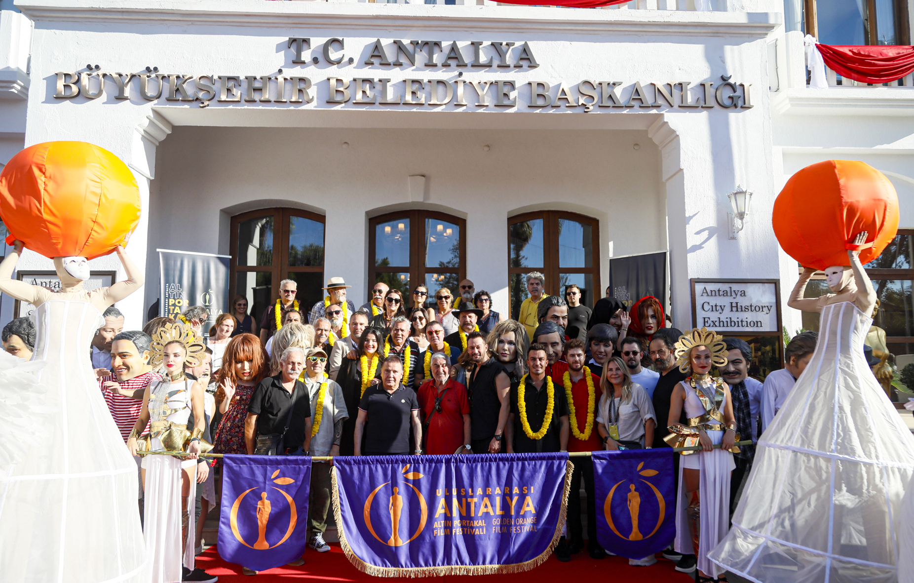 Antalya Sokakları Beyaz Perdenin Yıldızlarını Ağırladı