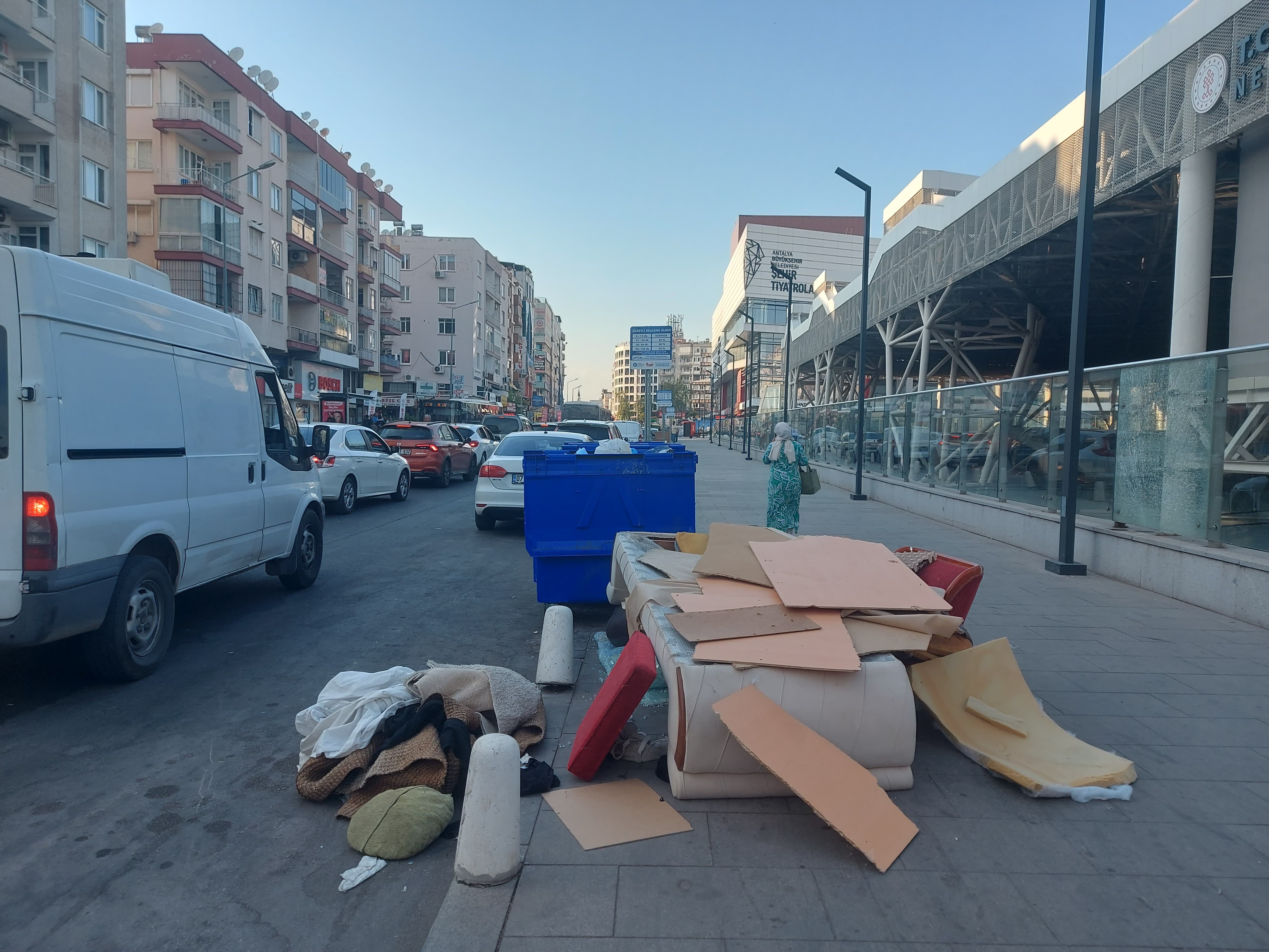 Doğu Garajı Önünde Çevre Kirliliği: Vatandaşlara Duyarlılık Çağrısı