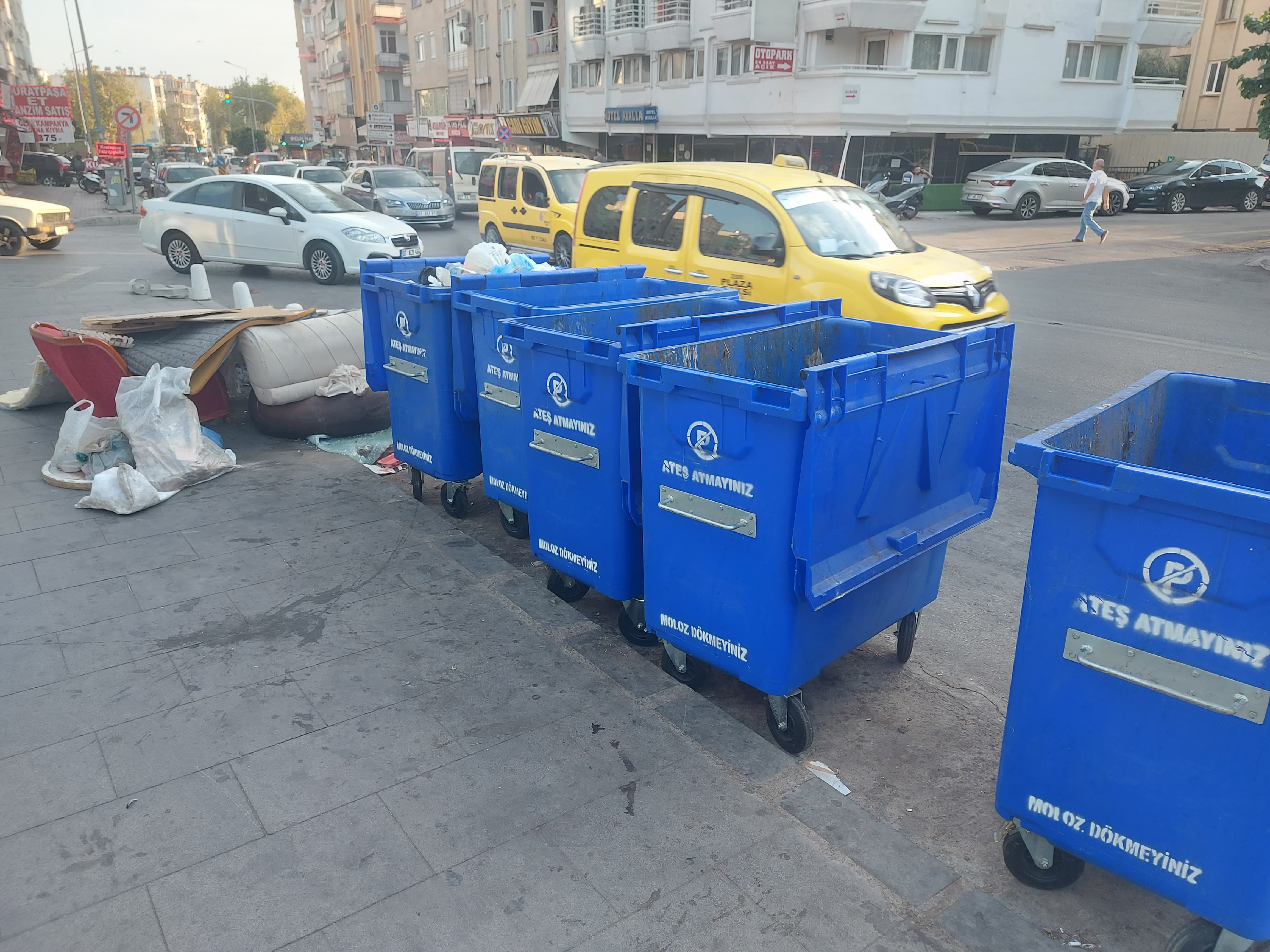 Doğu Garajı Önünde Çevre Kirliliği: Vatandaşlara Duyarlılık Çağrısı