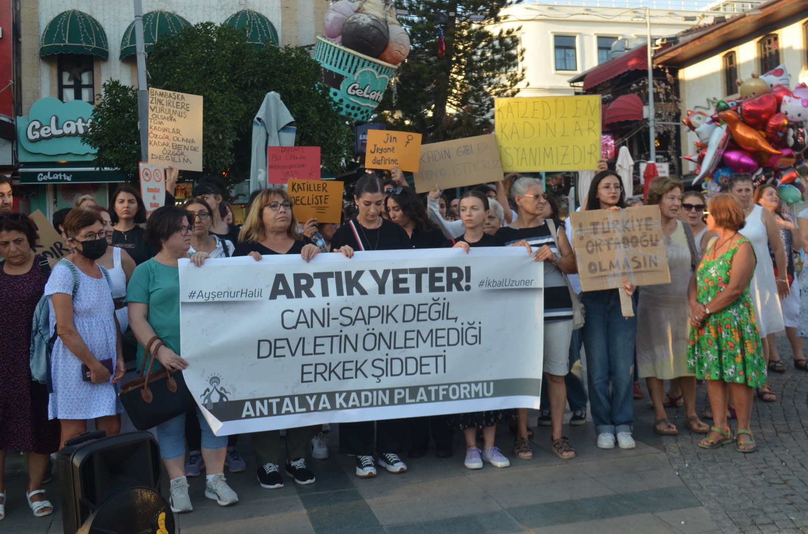 Antalya’da Kadınlar Sokağa Çıktı