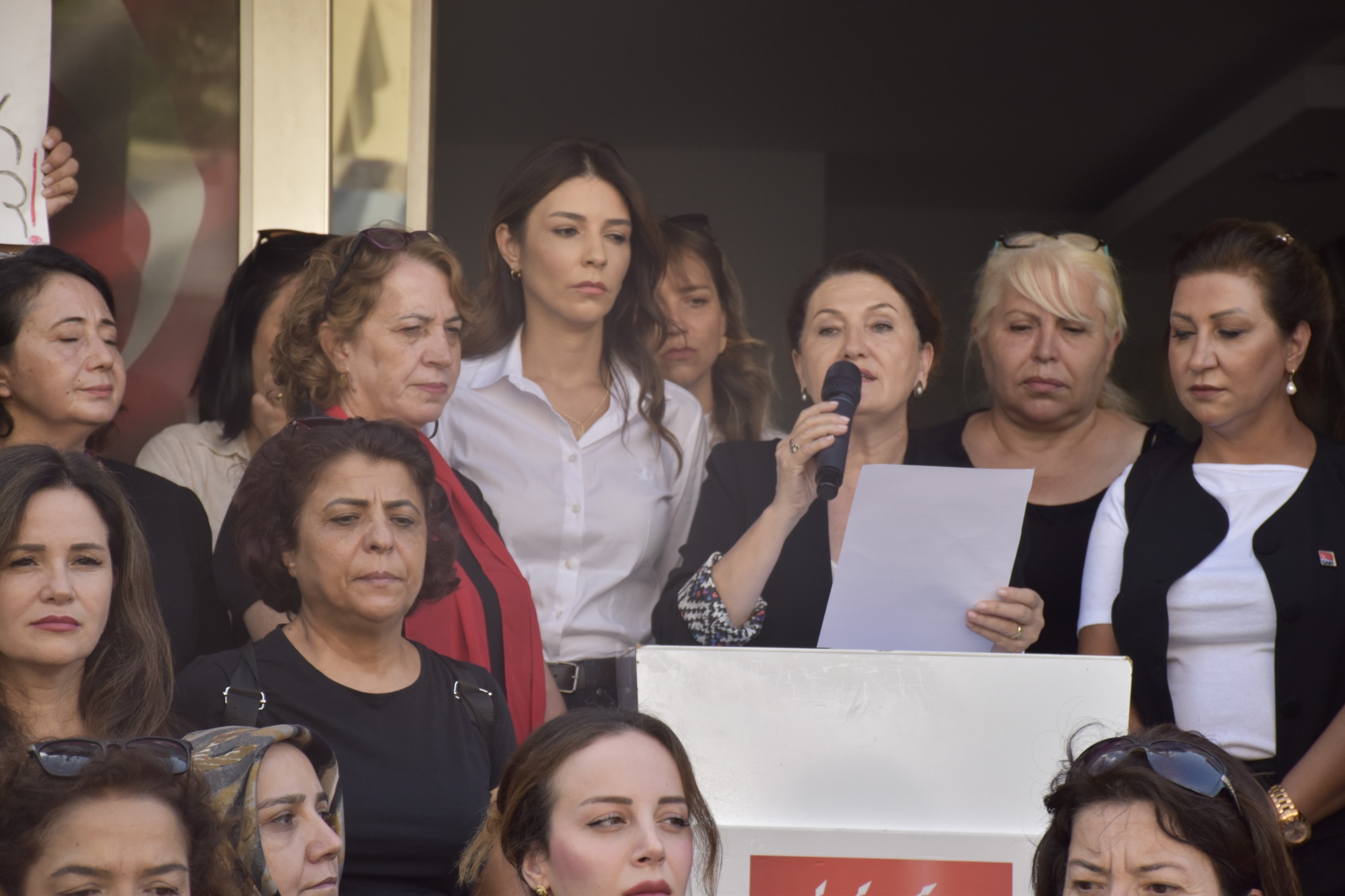 Başkan Bayrak, kadınların tepkisini dile getirdi