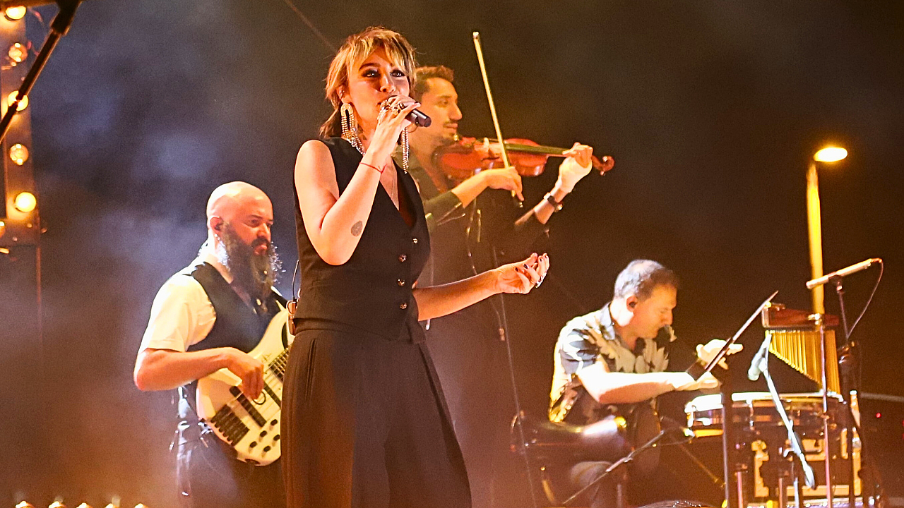 Sıla, bu akşam Antalya'da konser verecek