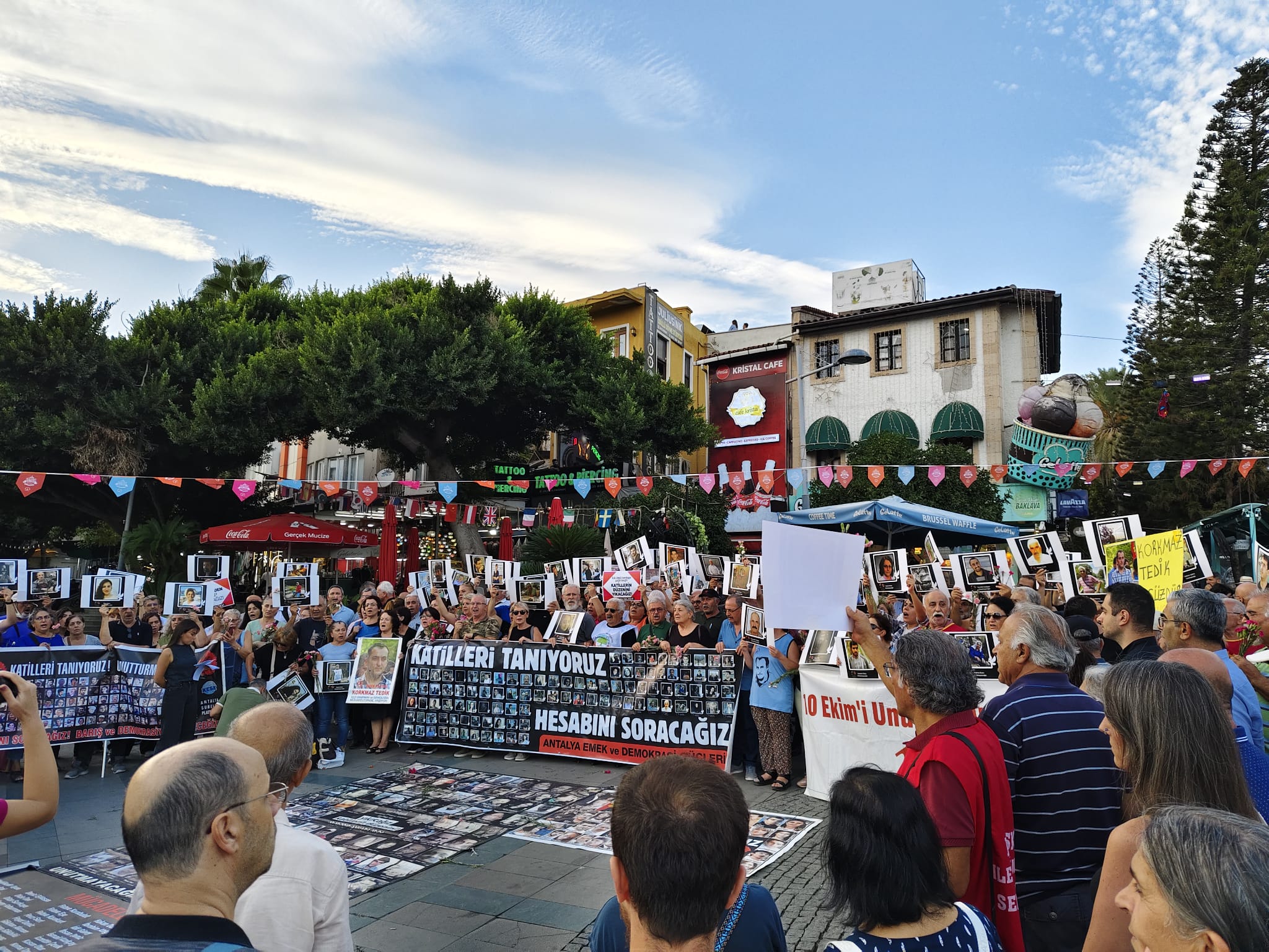 Antalya'da 10 Ekim Ankara Gar Katliamı Anıldı: Adalet Mücadelesi Devam Ediyor