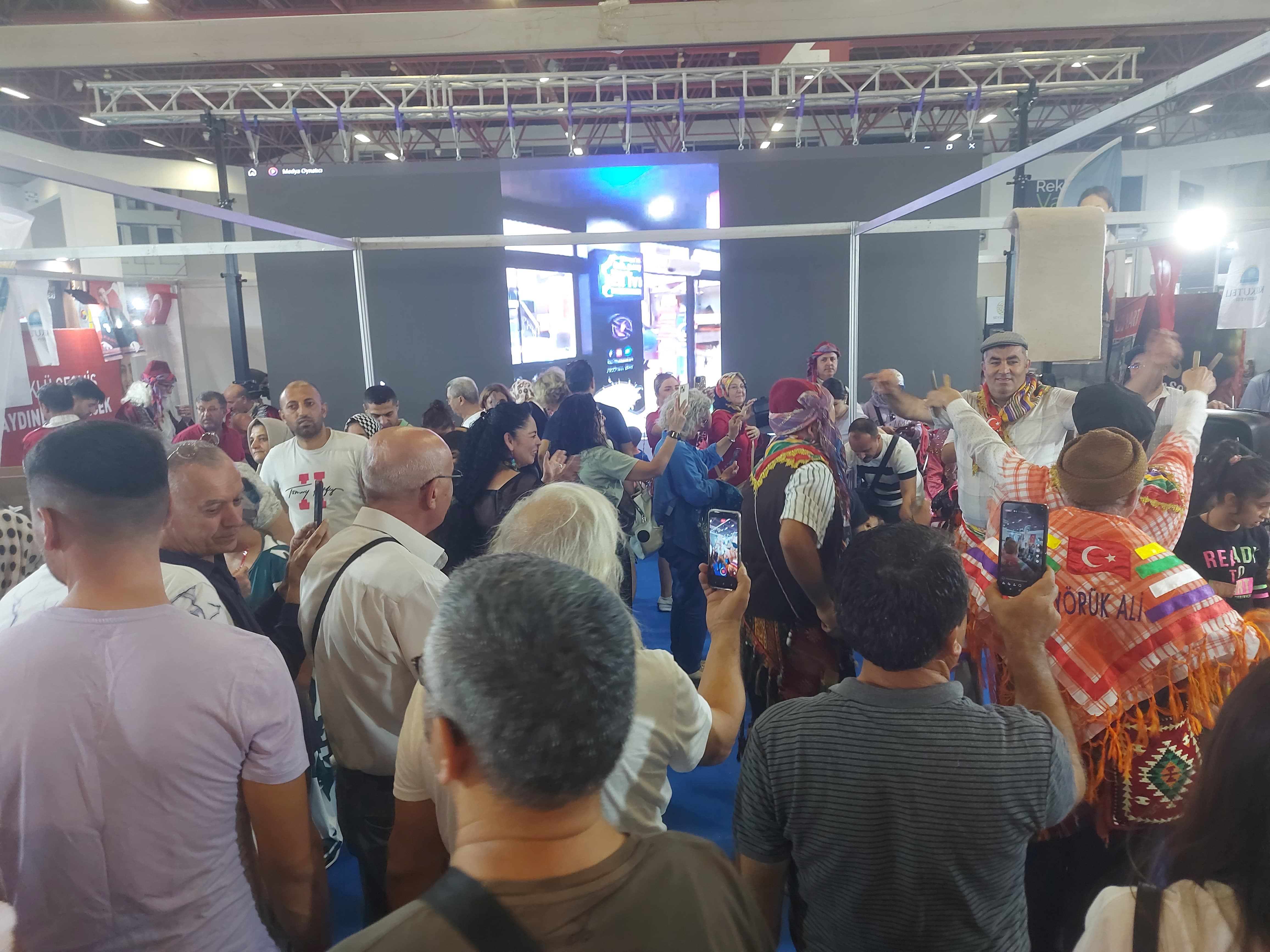 Korkuteli Standında Keşkek ve Eğlence Dolu Anlar Yaşandı!