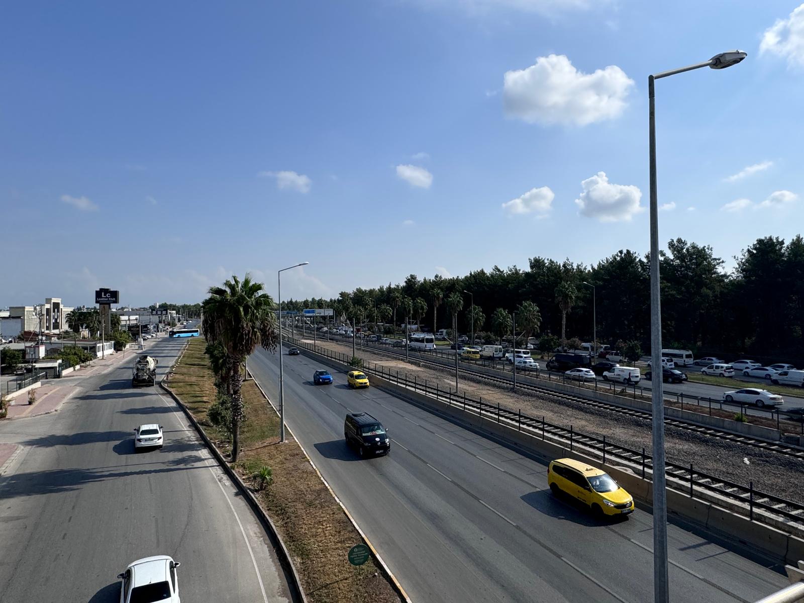 Antalya'da Sabah Trafiği Vatandaşları Zorluyor
