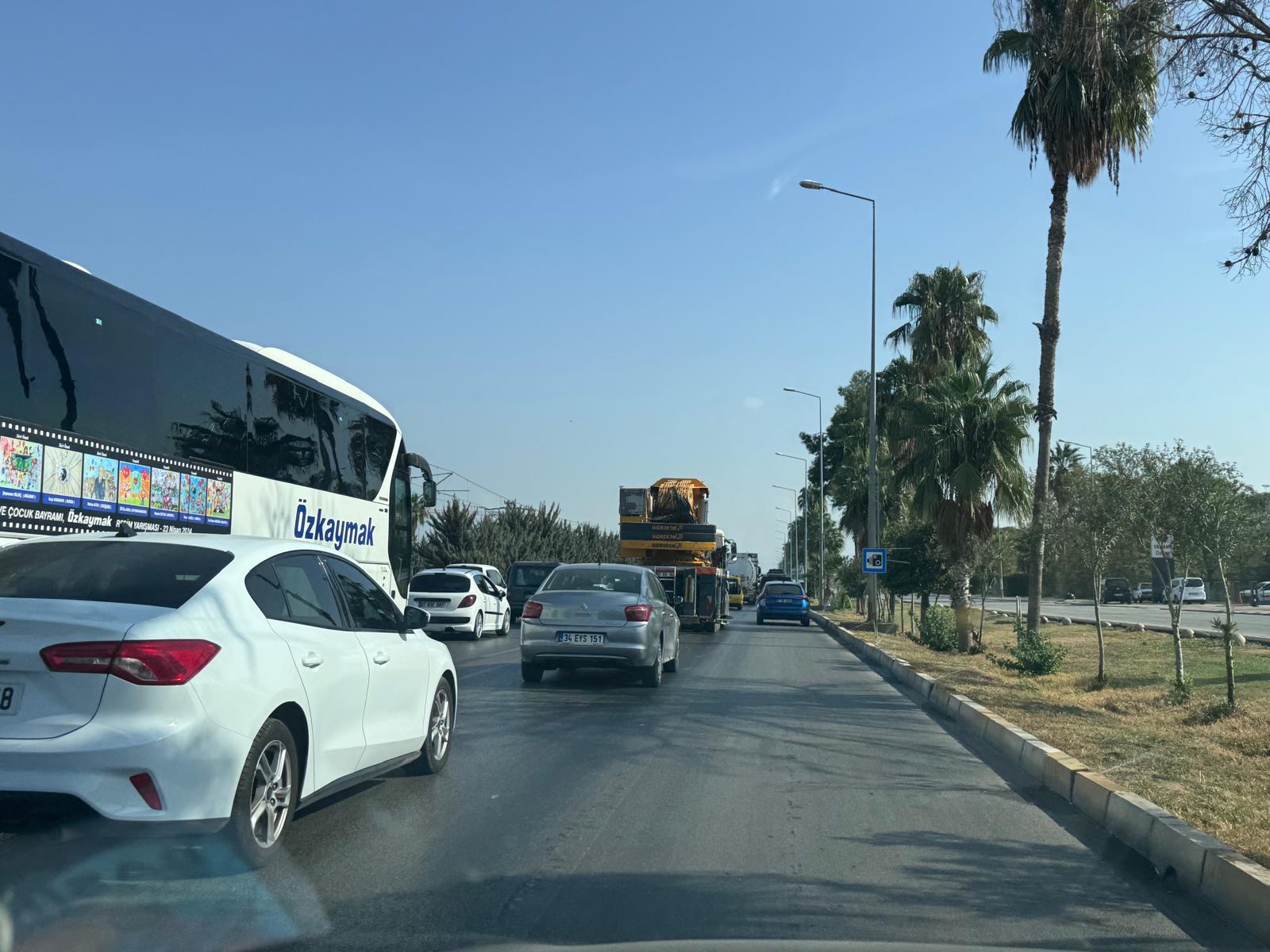 Antalya'da Sabah Trafiği Vatandaşları Zorluyor