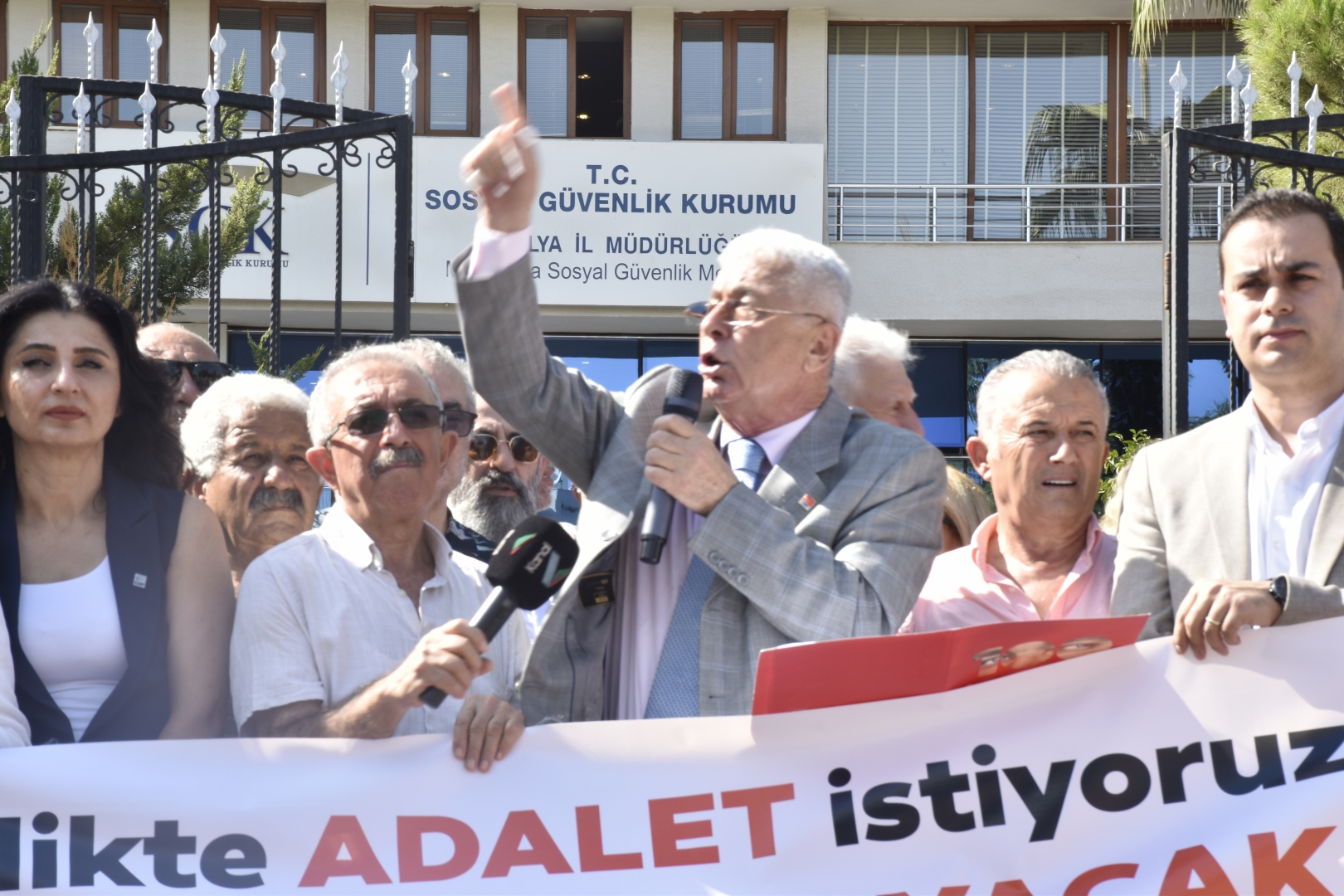 CHP İl Başkanı Nail Kamacı'dan Emeklilere Destek Mesajı: "Hakkımızı Alana Kadar Mücadele Edeceğiz"