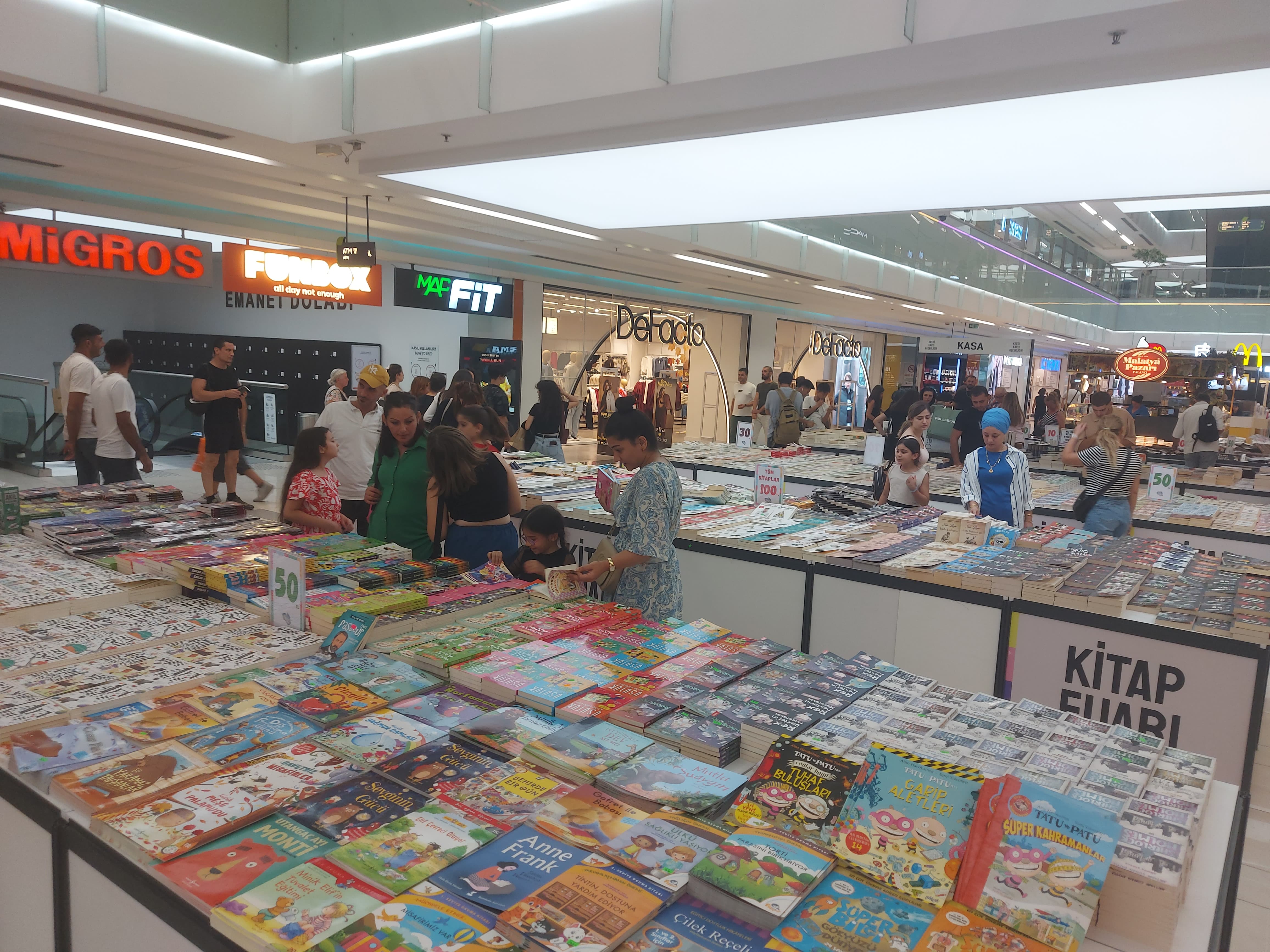 MarkAntalya Alışveriş Merkezi'nde Kitap Fuarına Yoğun İlgi