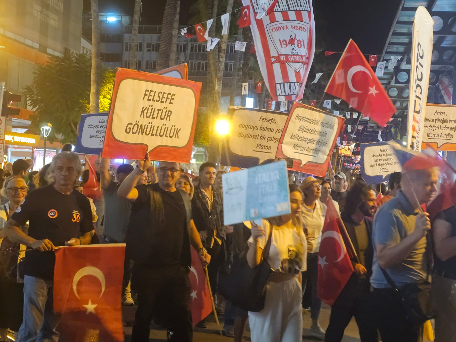 Kaleiçi Old Town Festivali Renkli Kortejiyle Başladı