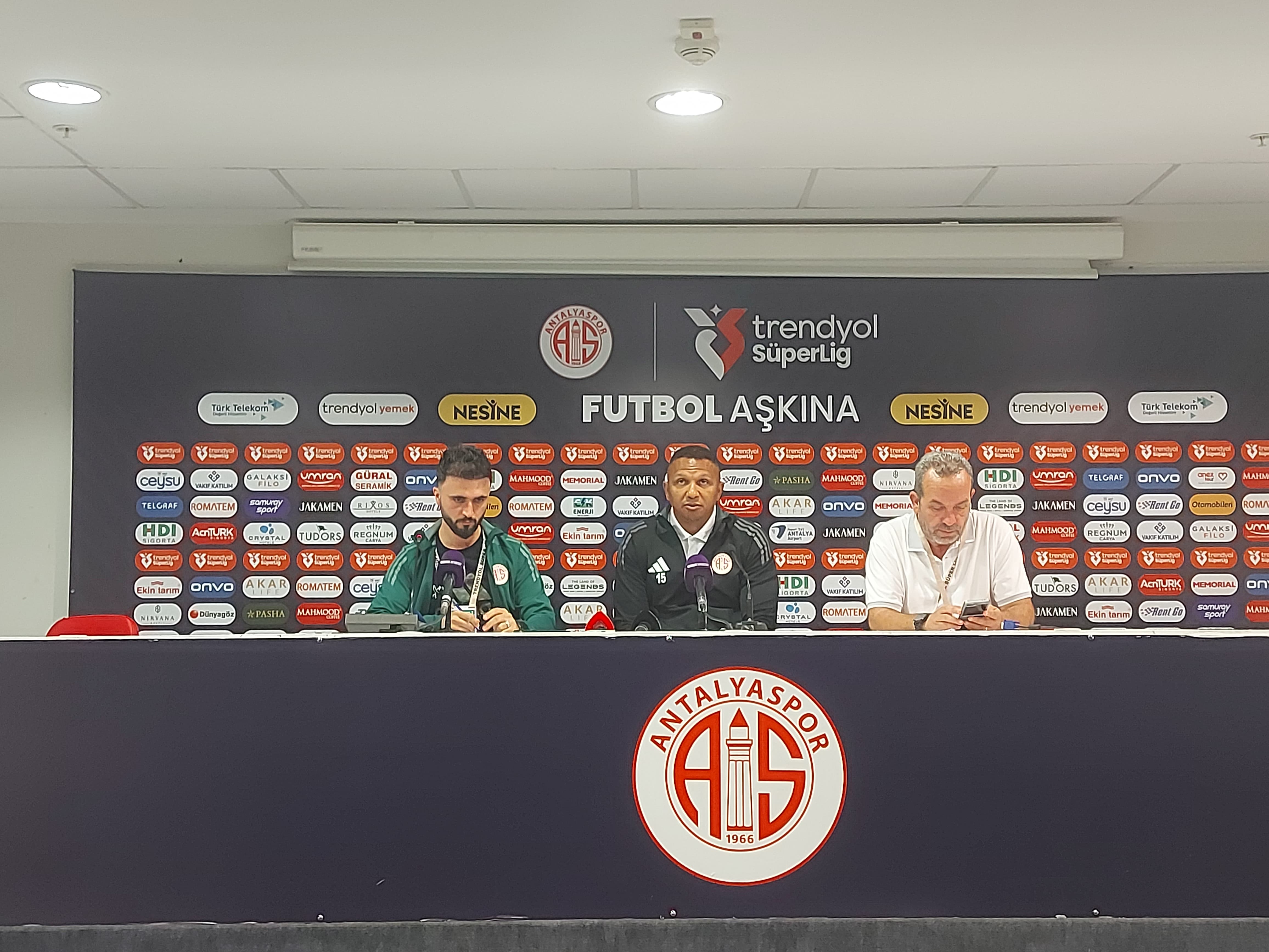 Antalyaspor Teknik Sorumlusu Aurelio: "Düşük Enerjimizi Yükseltip, Toparlanmak İstiyoruz"