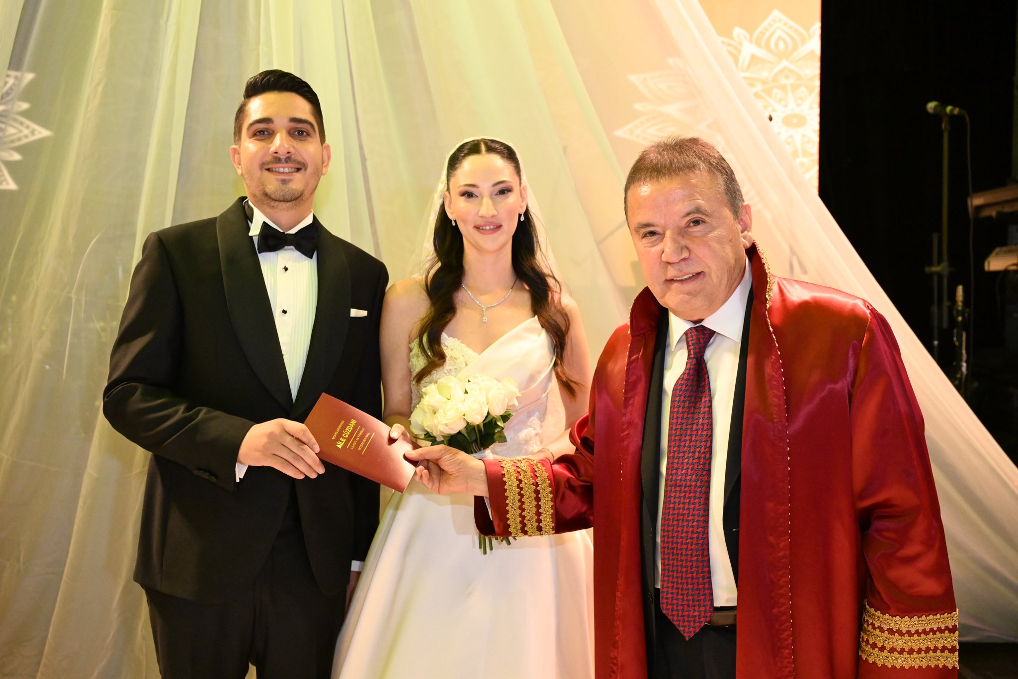 Sedat Peker’in Kızı Esra Peker ve Ali Enes Bulut Görkemli Bir Törenle Evlendi