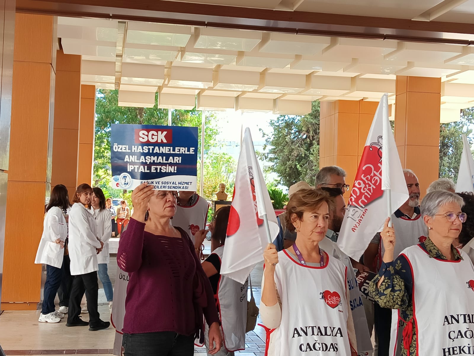Eş Başkan Şükran İçöz: "Sağlık Kar Aracı Olmamalı, Kamu Hizmeti Olarak Sunulmalıdır"