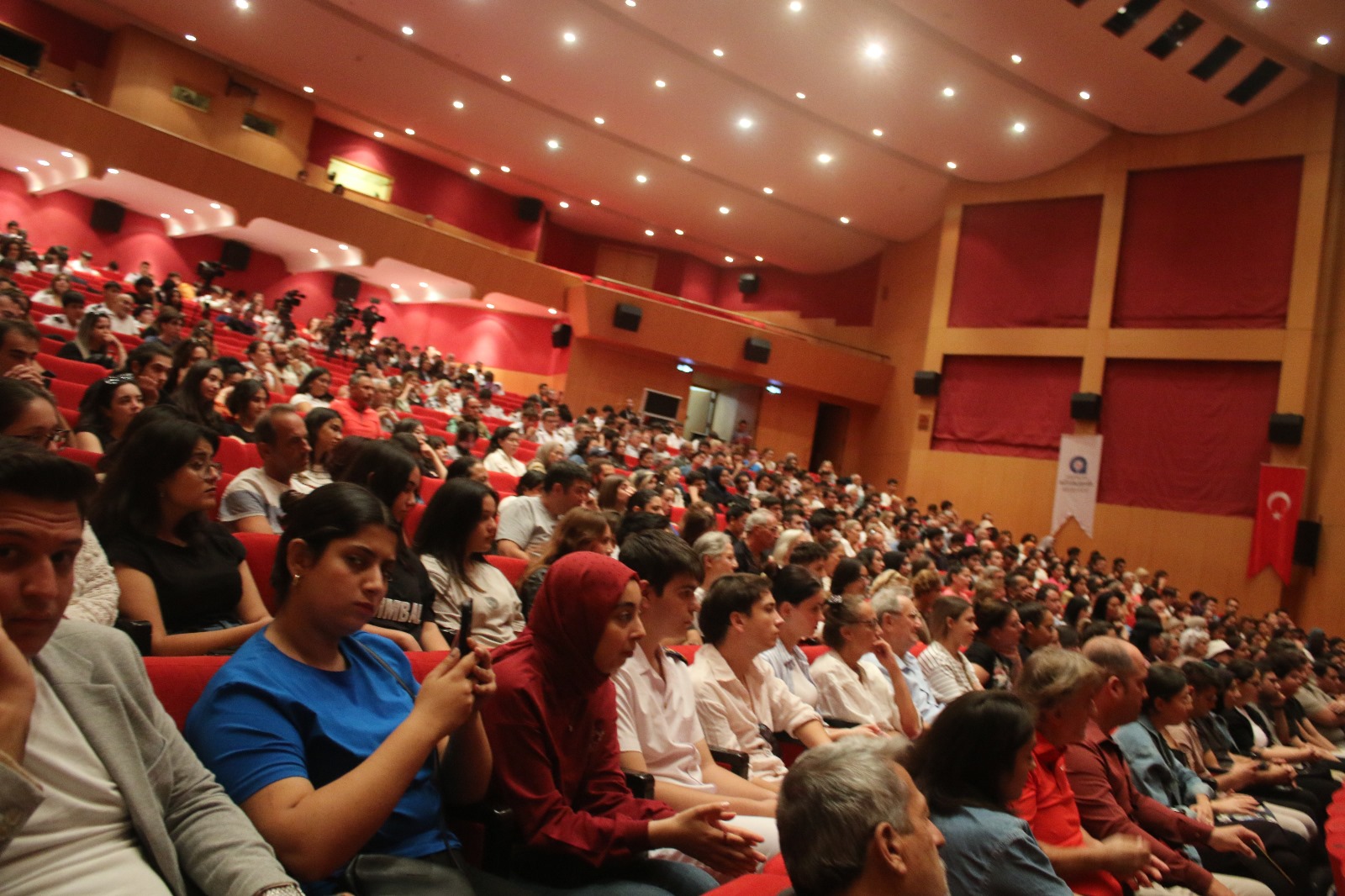 Antalya Kitap Fuarı’nda Prof. Dr. İlber Ortaylı Söyleşisi Yoğun İlgi Gördü