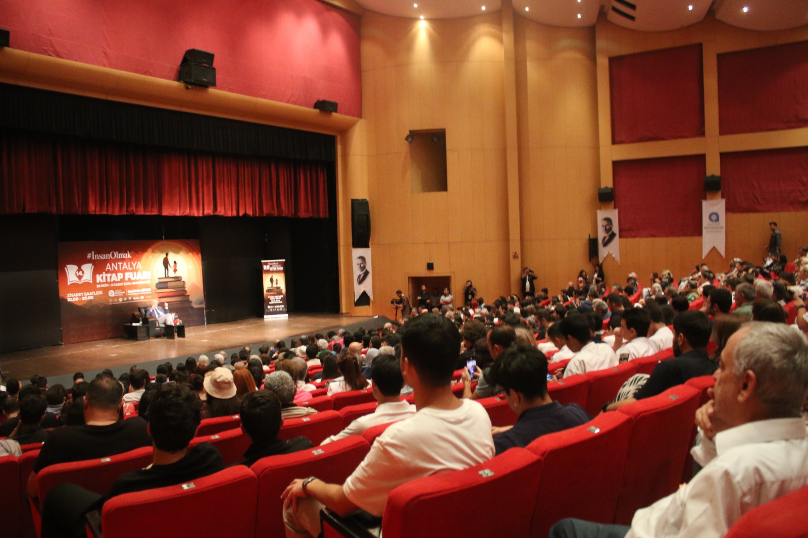 Antalya Kitap Fuarı’nda Prof. Dr. İlber Ortaylı Söyleşisi Yoğun İlgi Gördü
