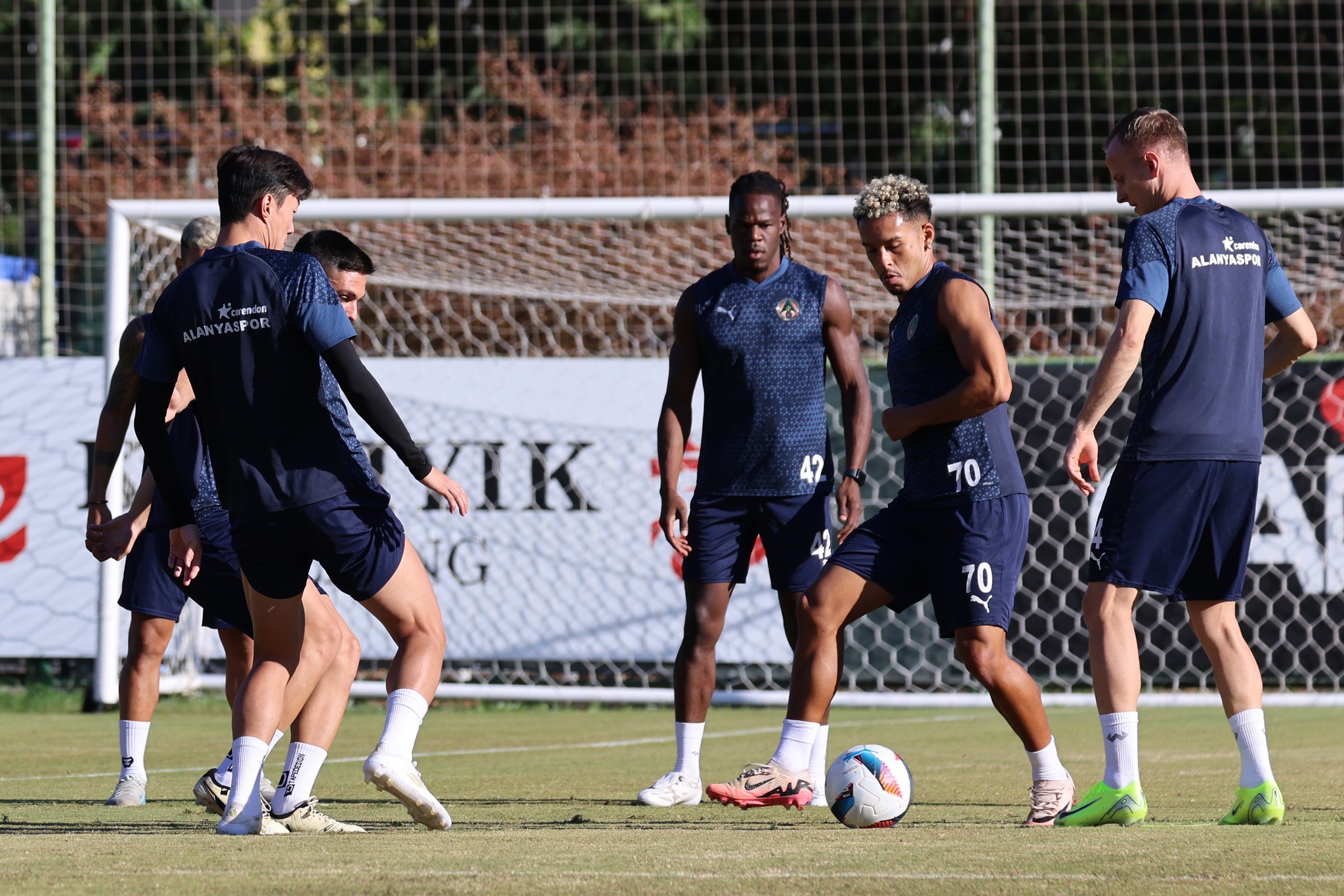 Alanyaspor, Bugün Oynayacağı Antalyaspor Maçına Hazır