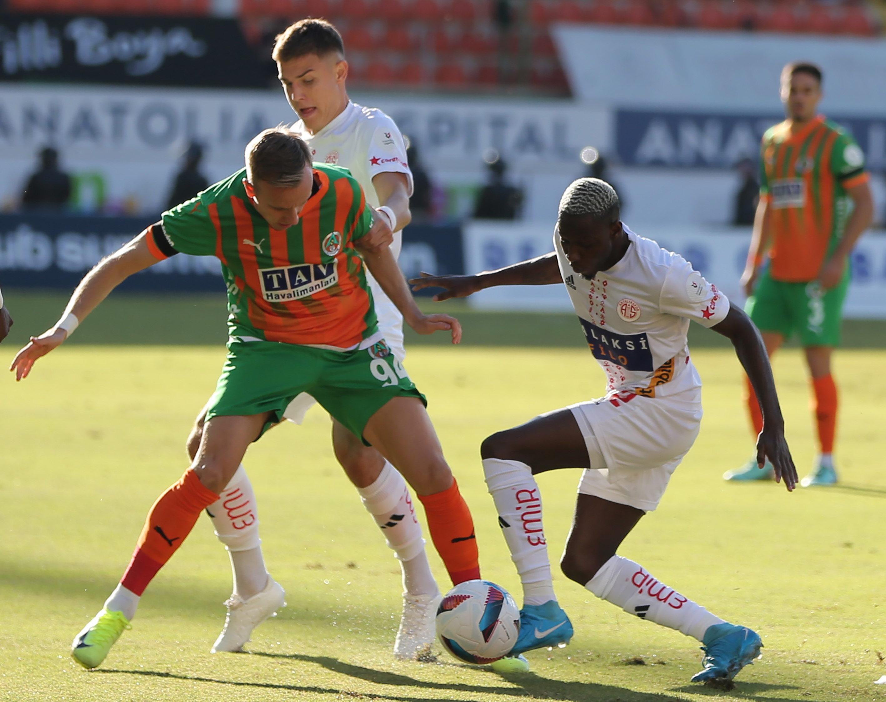 Antalya Derbisinde İlk Yarı! Alanyaspor:1 – Antalyaspor:0