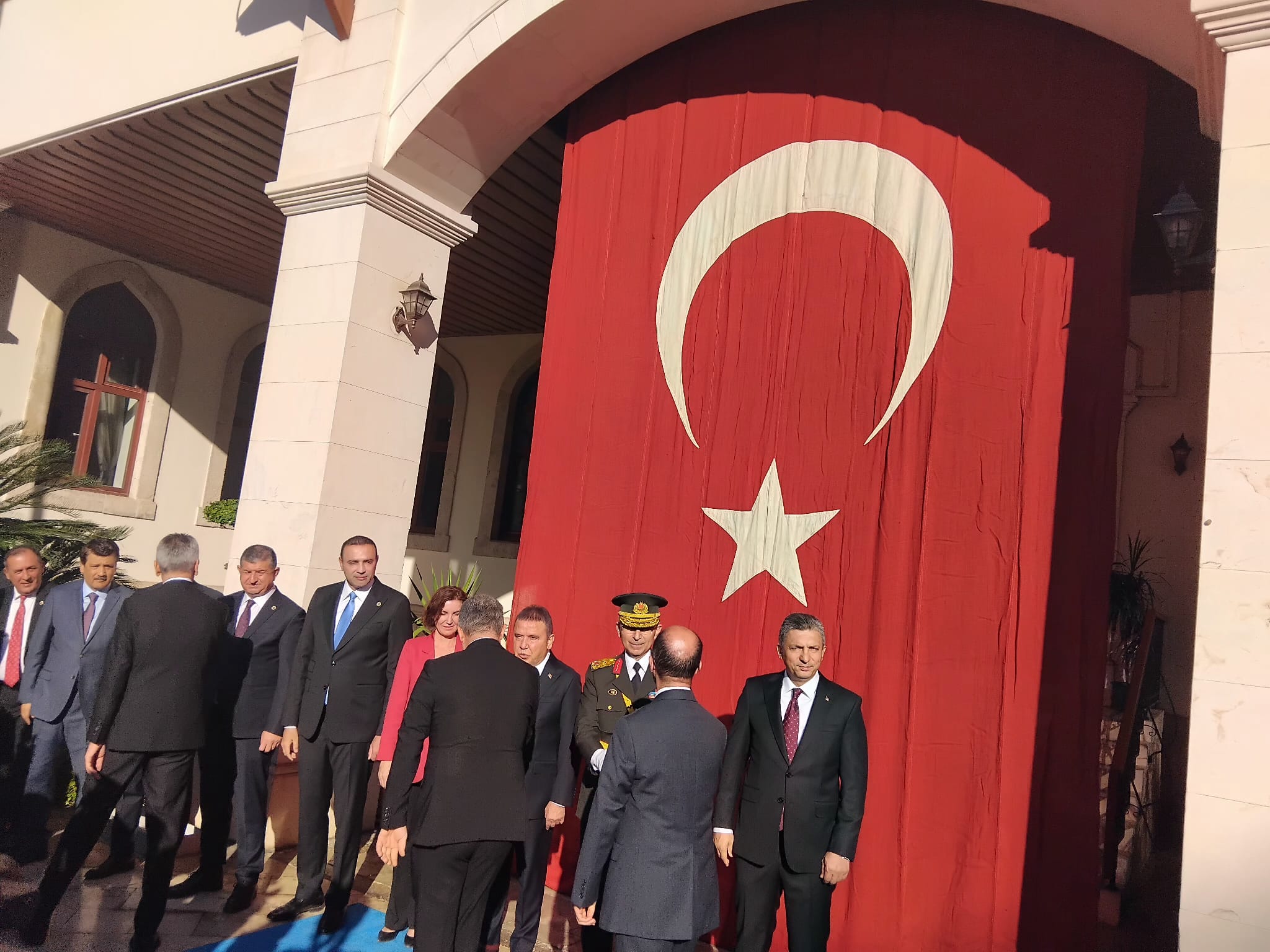 Antalya Valisi Şahin Tebrigatları Kabul Etti