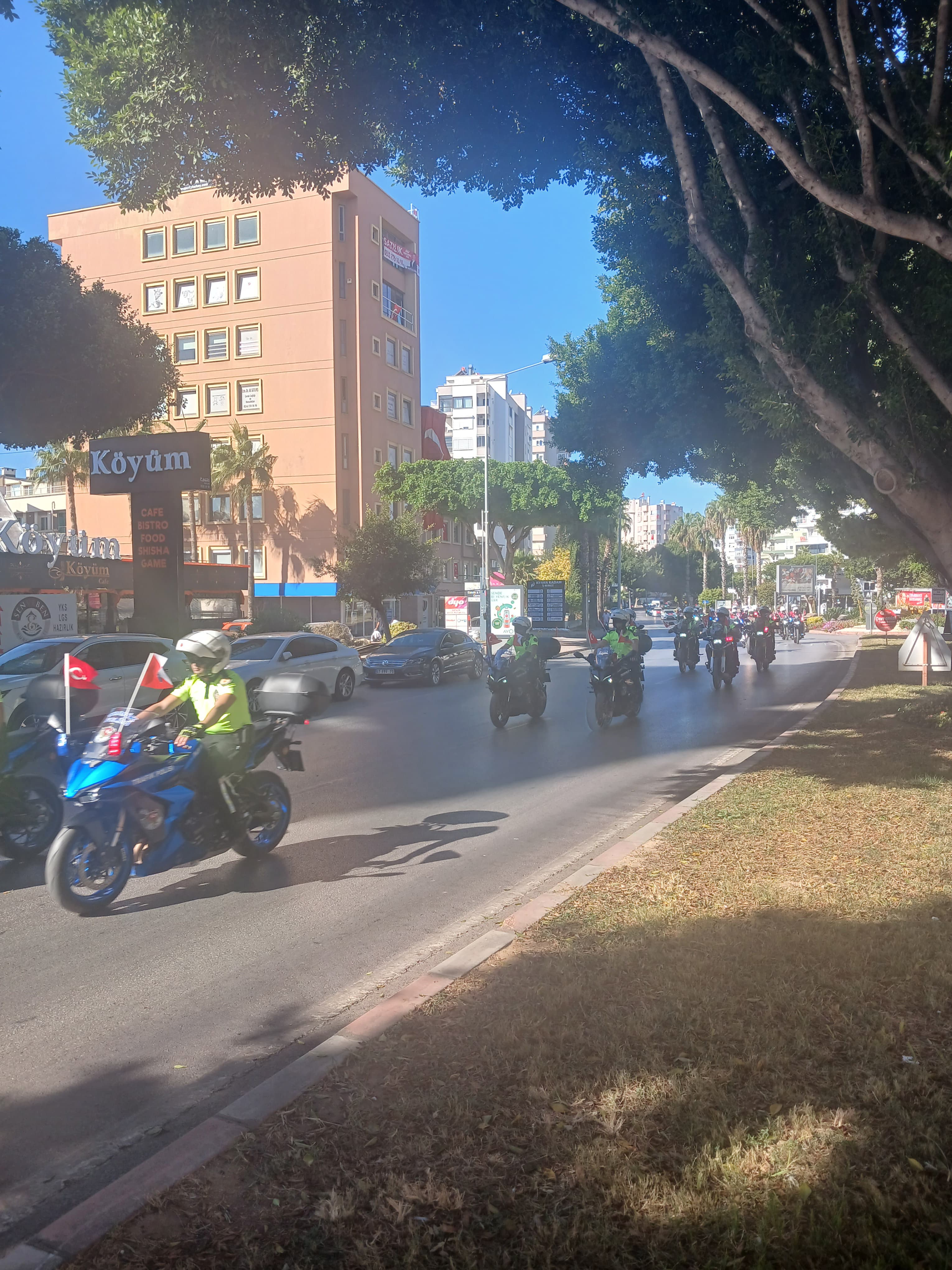 Antalya İl Emniyet Müdürlüğü’nden Antalya Sokaklarında Bayram Coşkusu