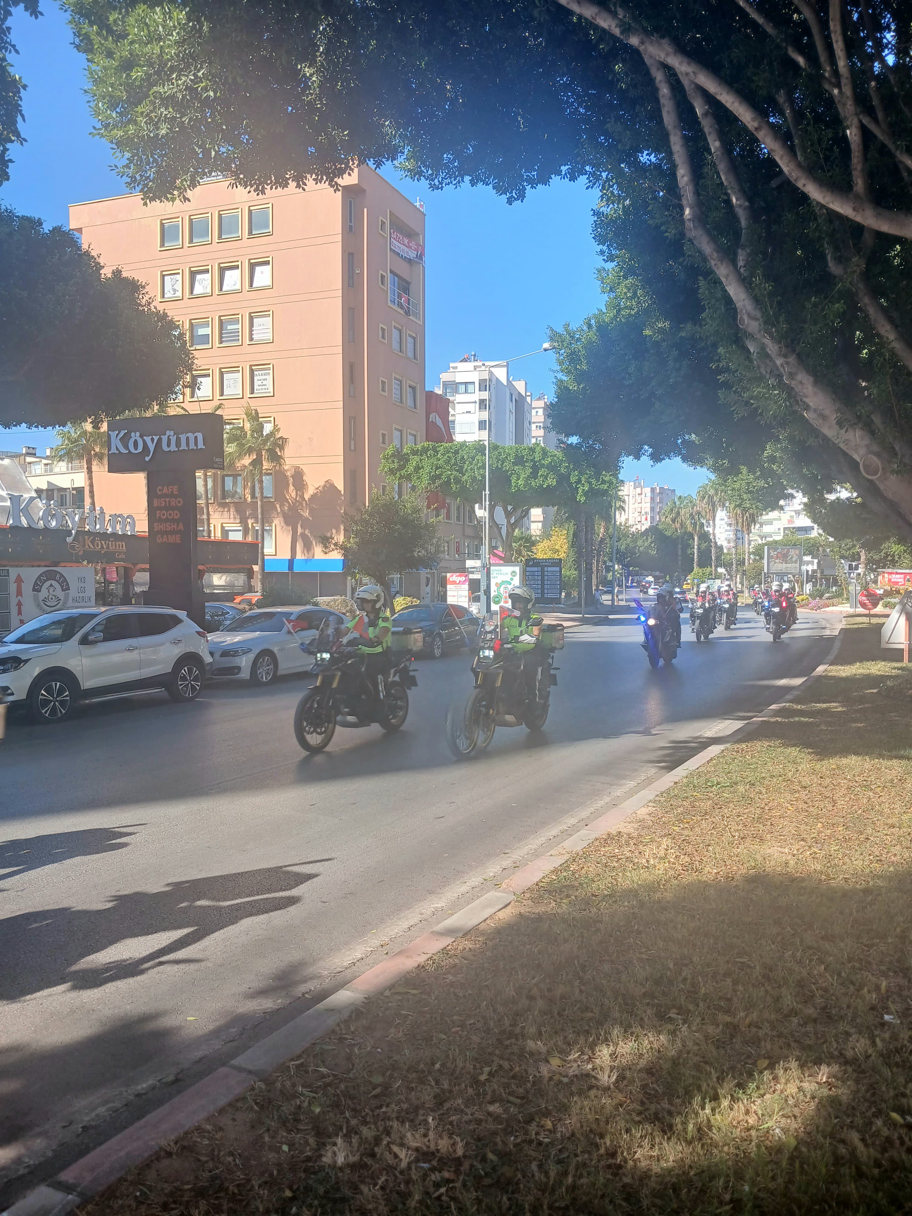 Antalya İl Emniyet Müdürlüğü’nden Antalya Sokaklarında Bayram Coşkusu