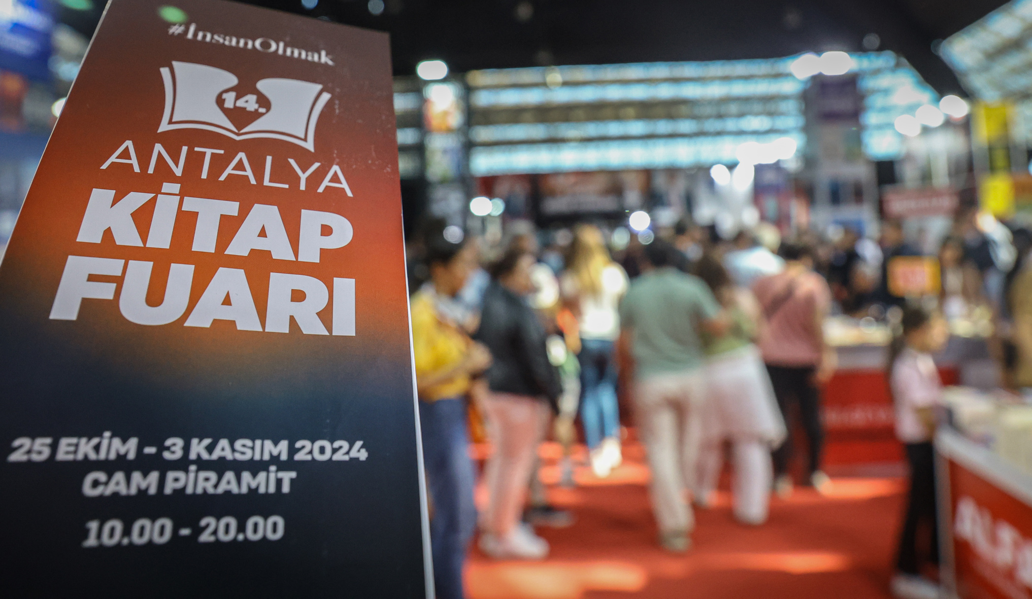 14. Antalya Kitap Fuarı’nda Yazarlar Kitapseverlerle Buluşmaya Devam Ediyor