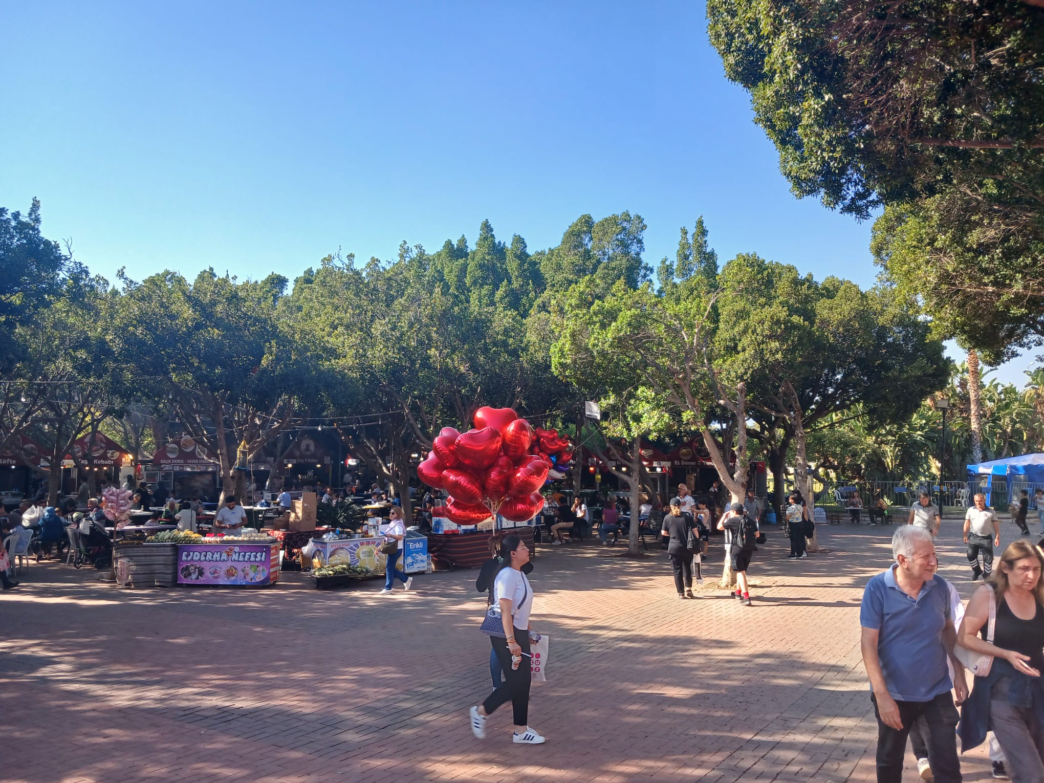 Antalya Kitap Fuarı'na Olan İlgi Devam Ediyor