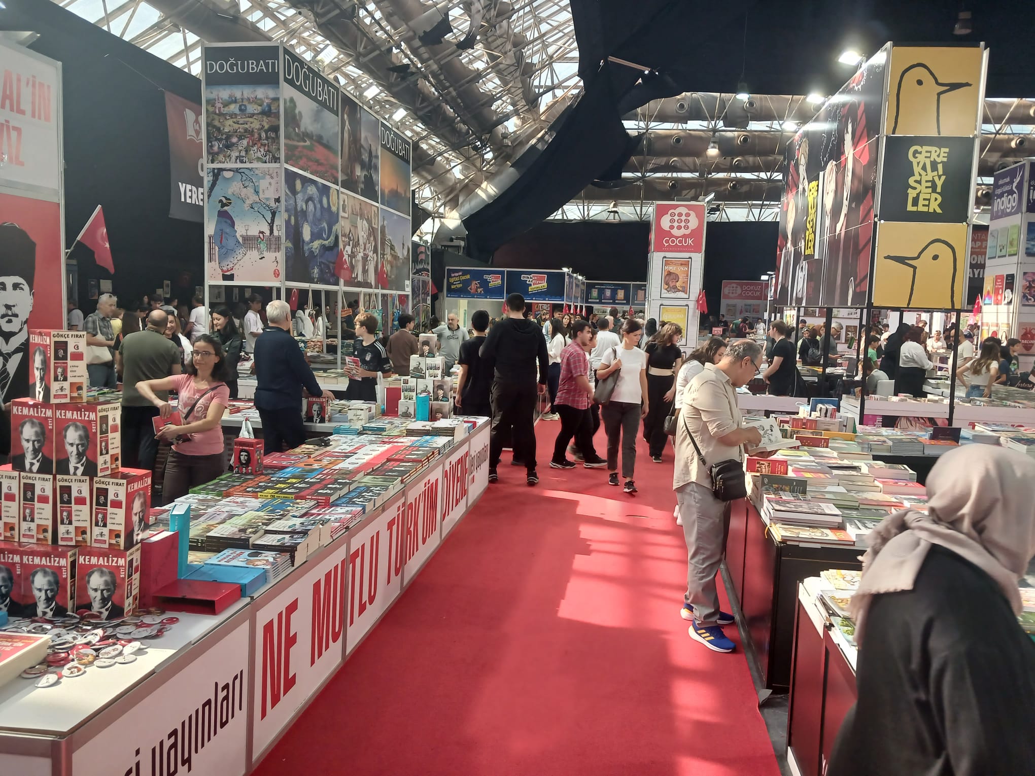 Antalya Kitap Fuarı'na Olan İlgi Devam Ediyor