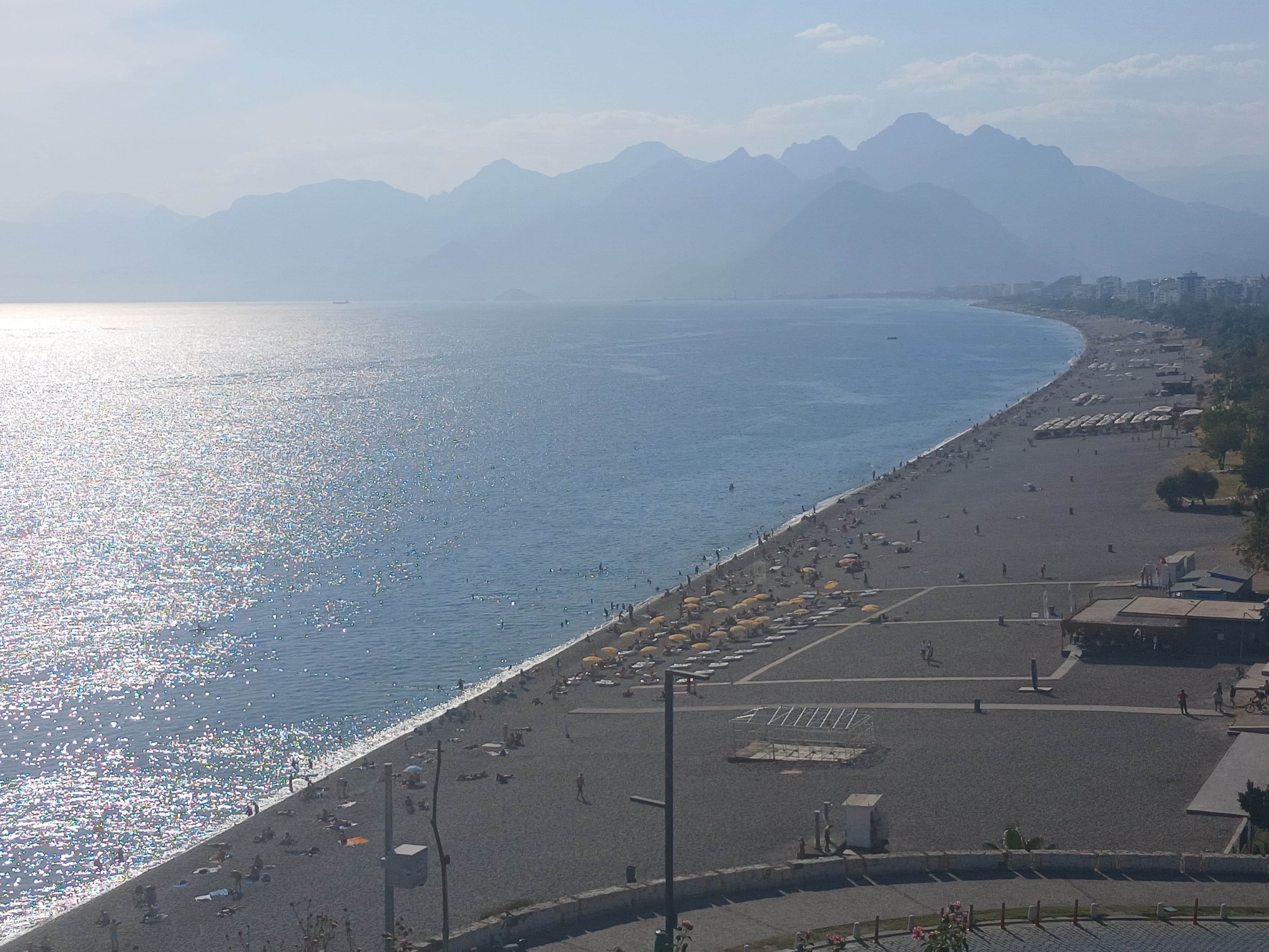 Antalya’da Kasım Sıcağı: Sahiller Yaz Gibi