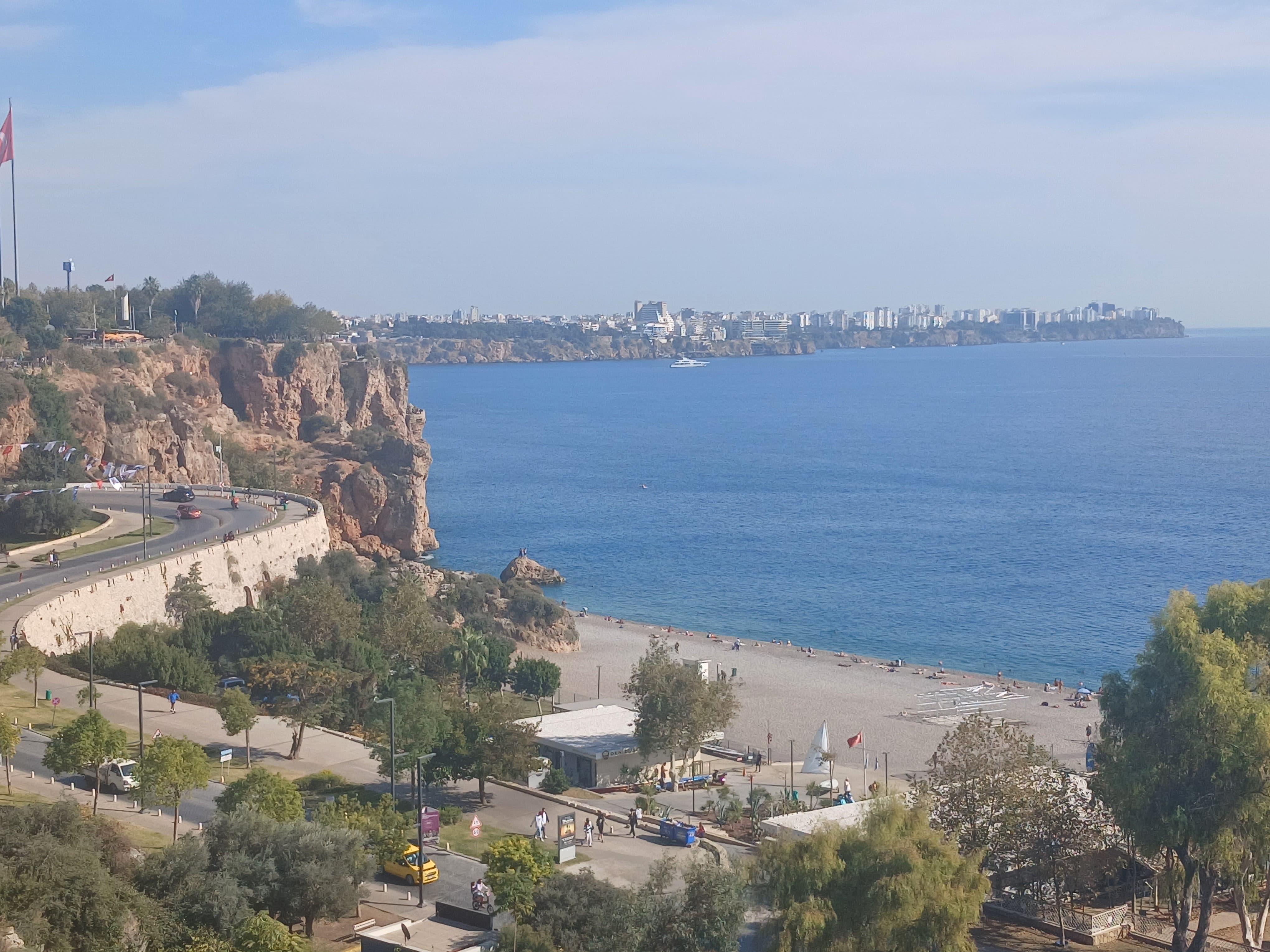 Antalya’da Kasım Sıcağı: Sahiller Yaz Gibi