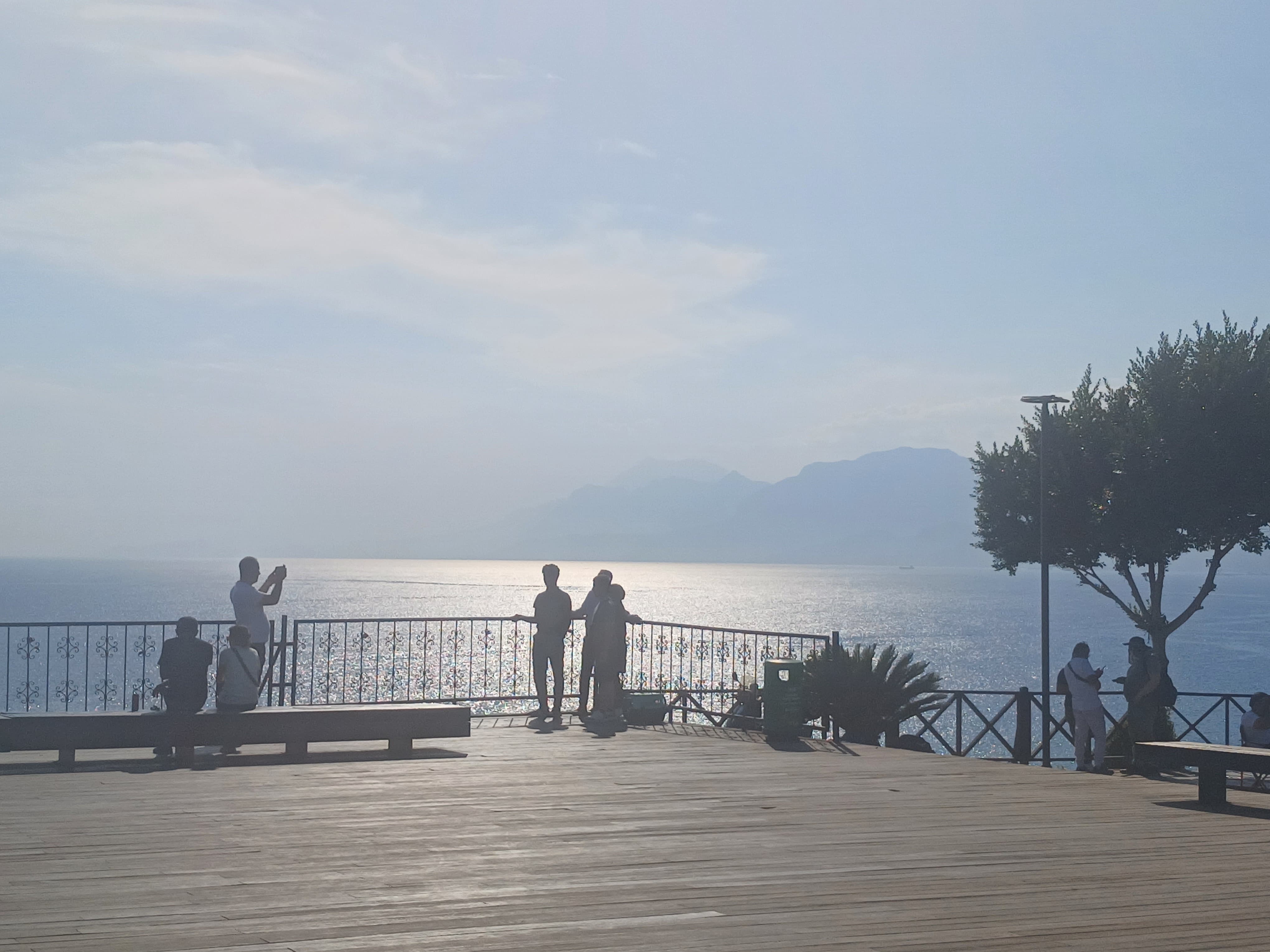 Antalya’da Kasım Sıcağı: Sahiller Yaz Gibi