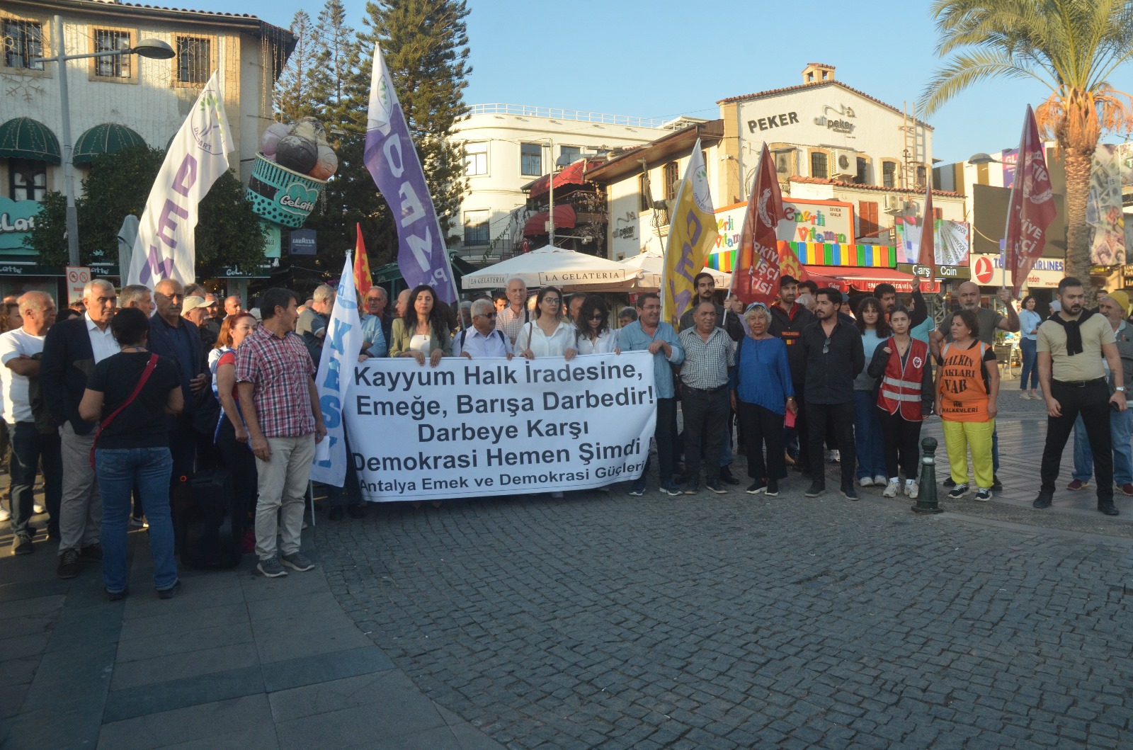 Antalya'da Emek ve Demokrasi Güçleri'nden Kayyum Atamalarına Protesto