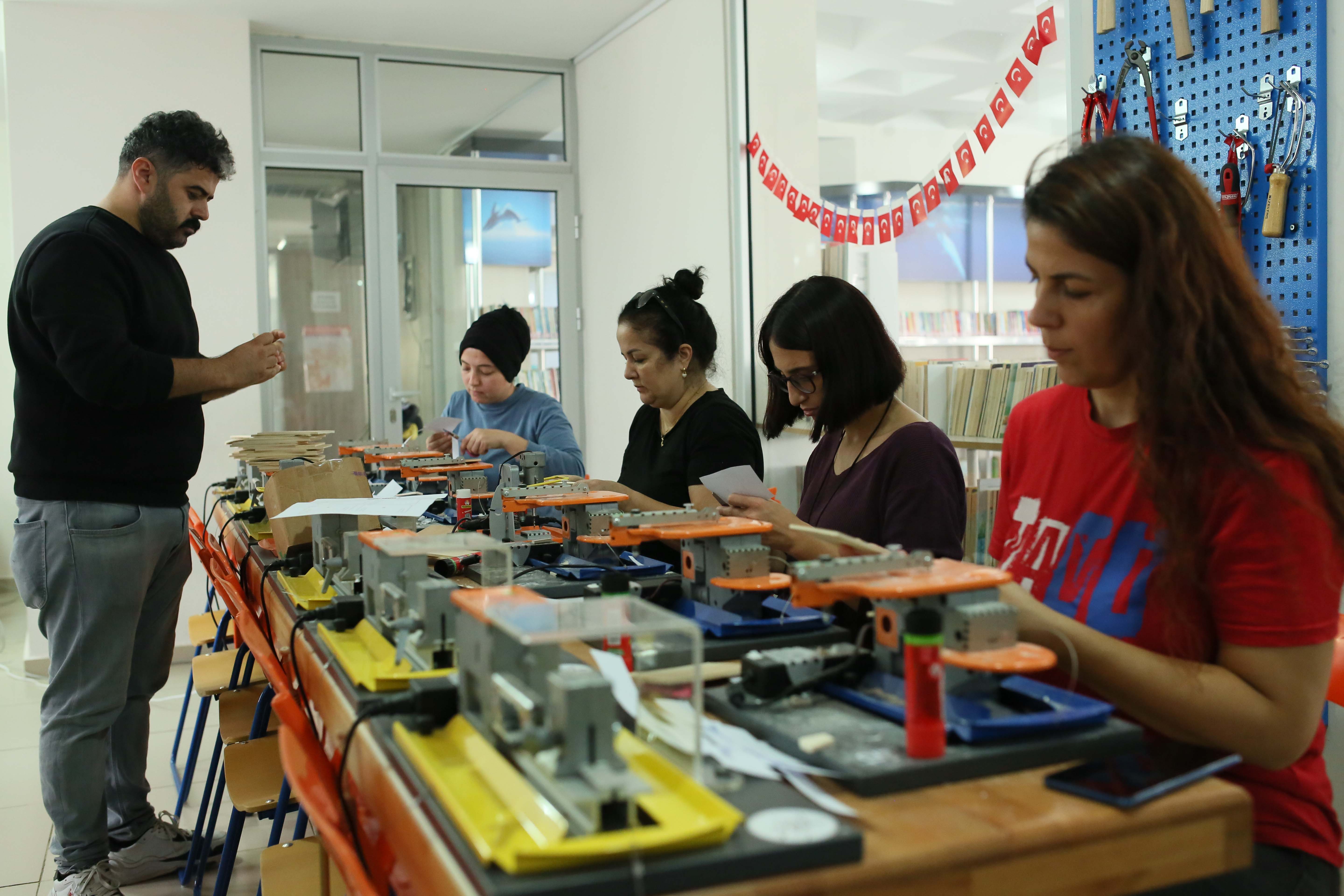 Antalya'da Birbirinden Farklı Atölyeler Gerçekleştiriliyor