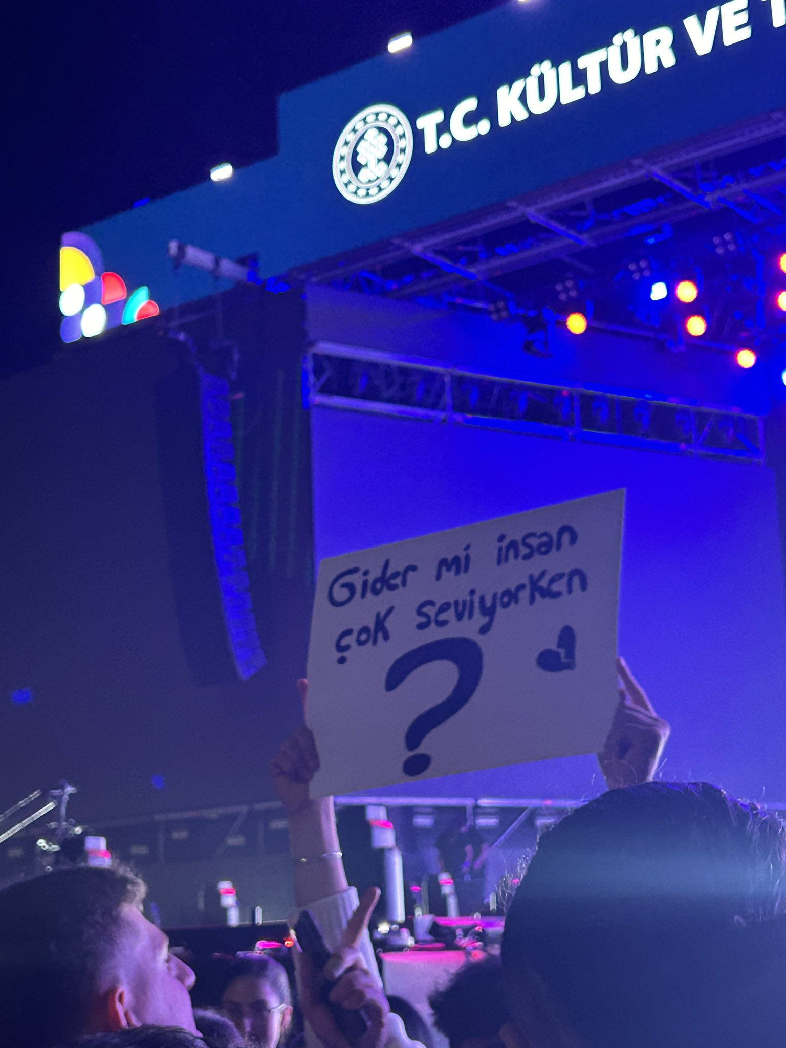 Gökhan Türkmen, Antalya’da Sahne Aldı