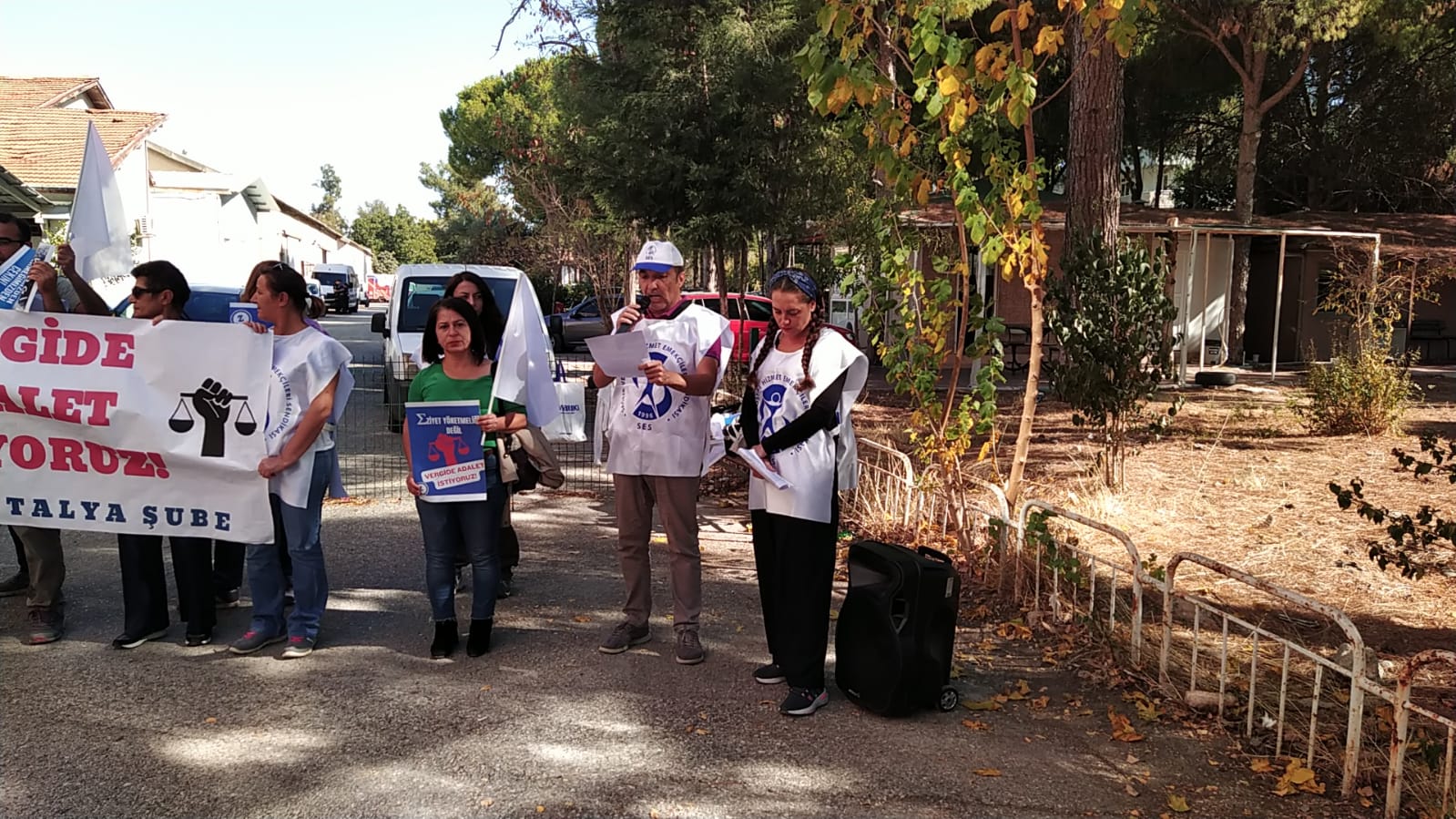 SES Antalya Şubesi’nden Eylem: "Eziyet Yönetmeliği Geri Çekilsin, Vergide Adalet Sağlansın"