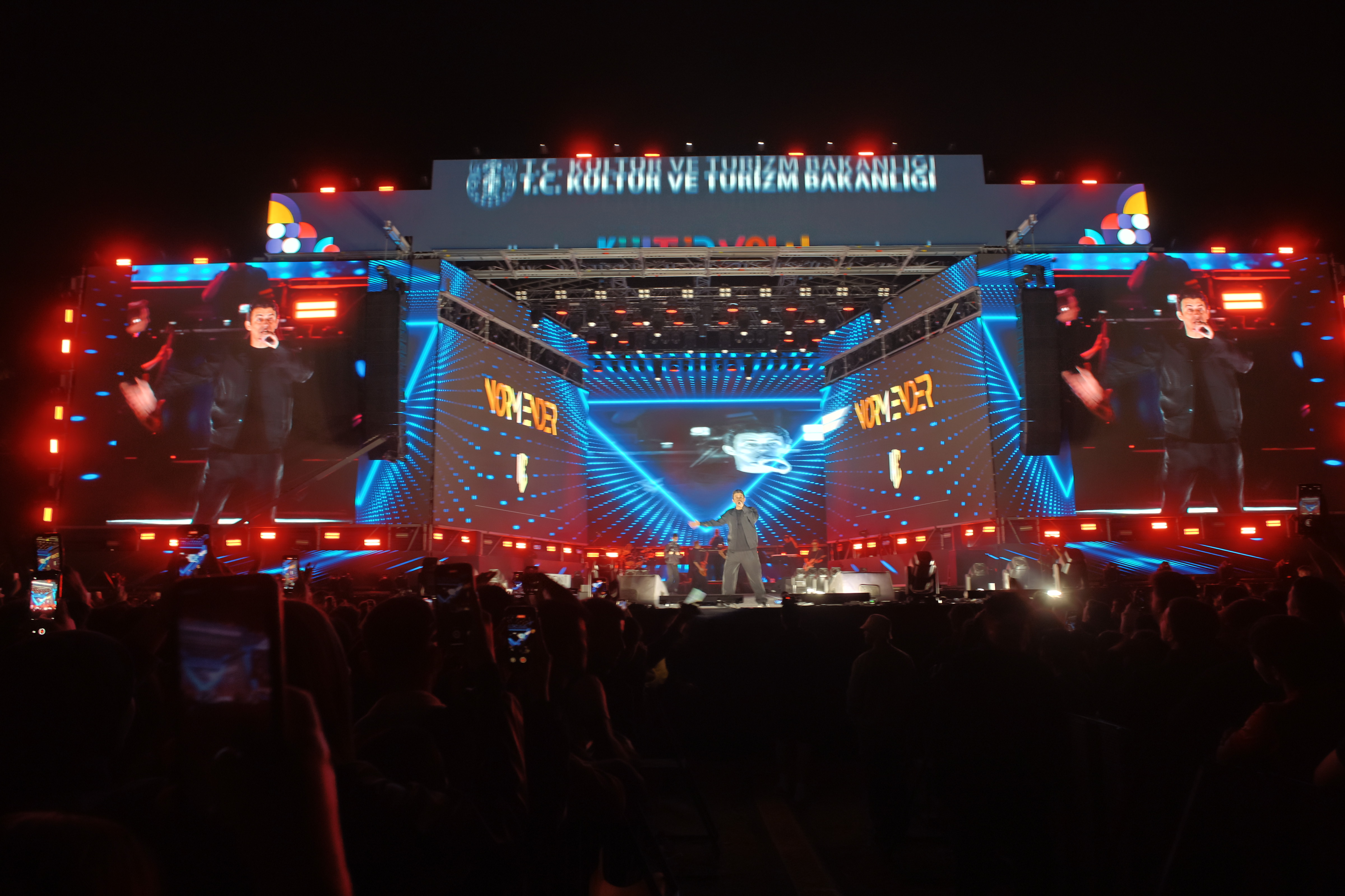Rap Dünyasının sevilen ismi Norm Ender Antalya'da sahne aldı