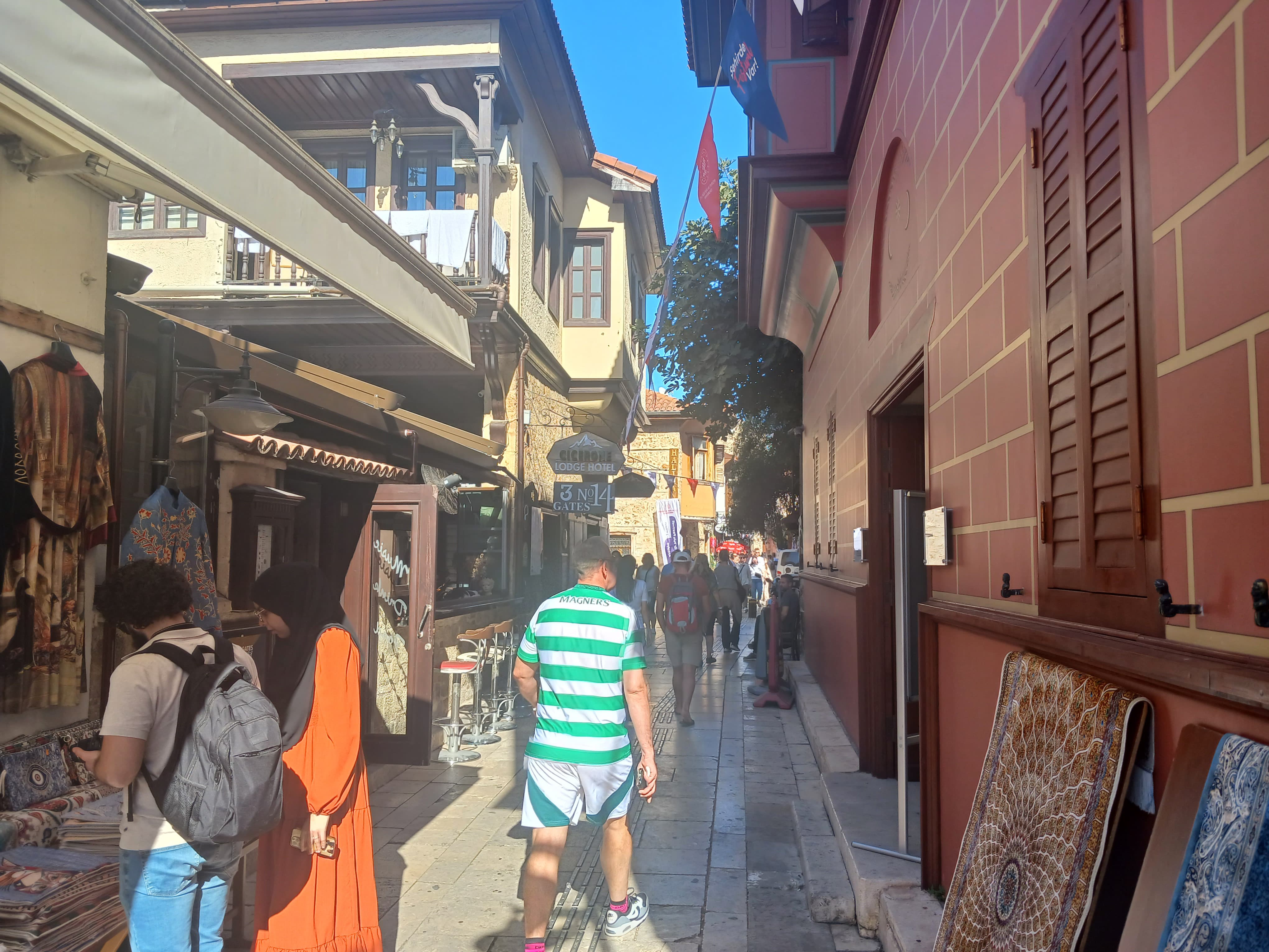 Antalya Turistleri Ağırlamaya Devam Ediyor