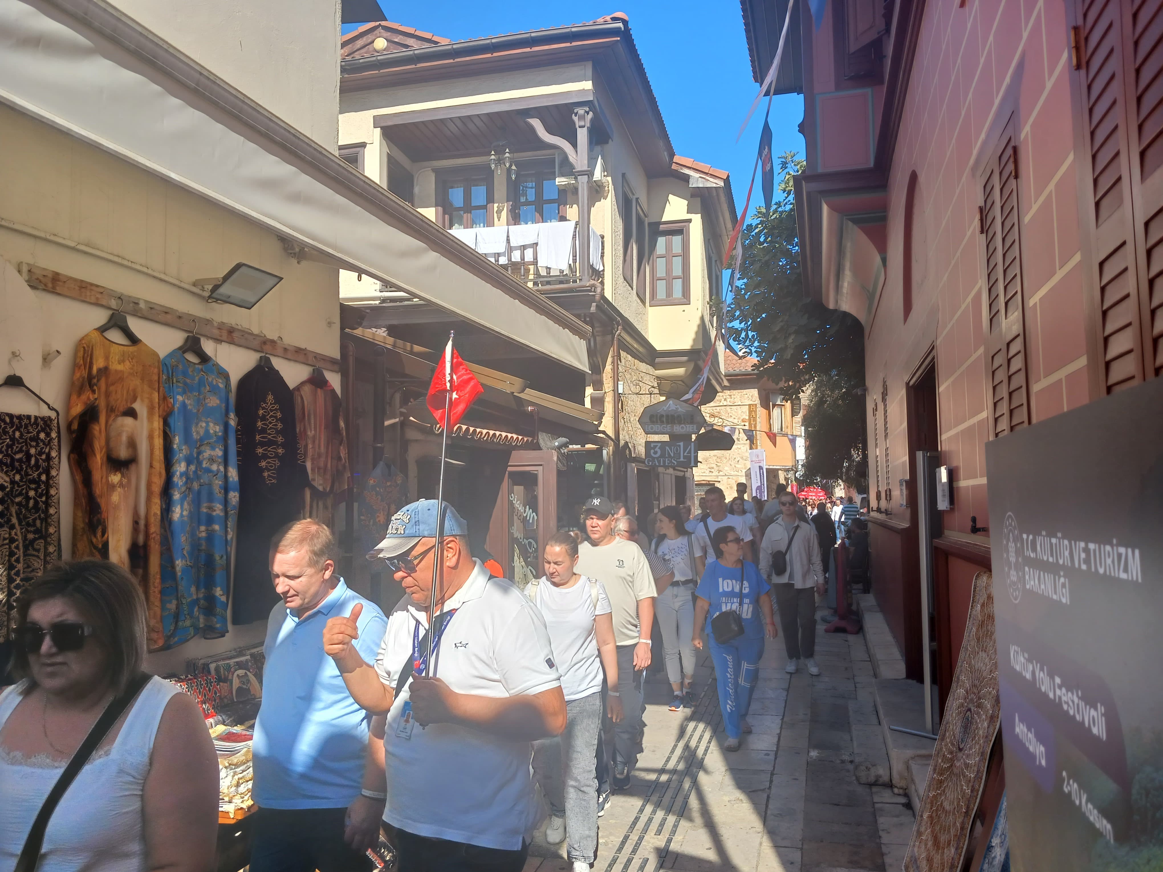 Antalya Turistleri Ağırlamaya Devam Ediyor