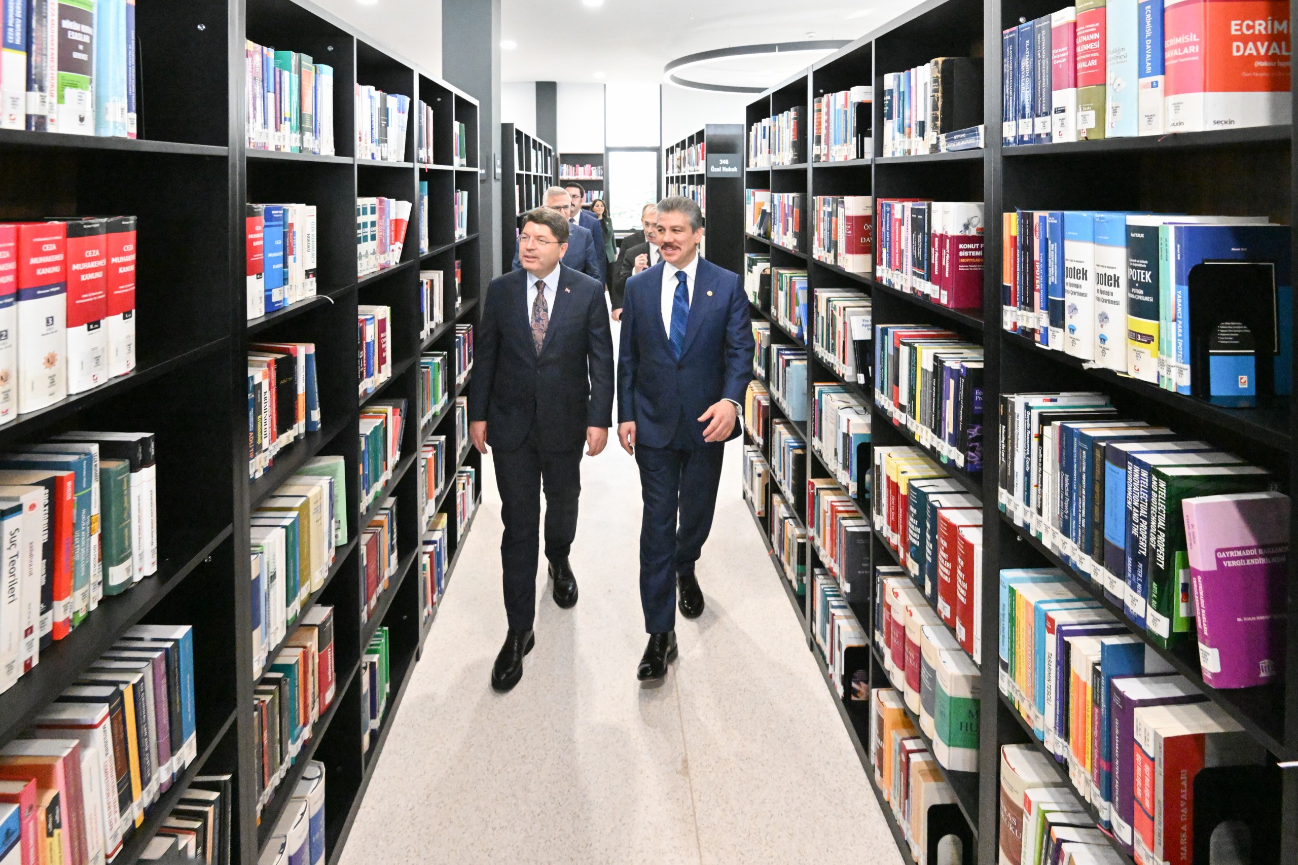 Bakan Tunç, Türkiye Adalet Akademisi'ni ziyaret etti