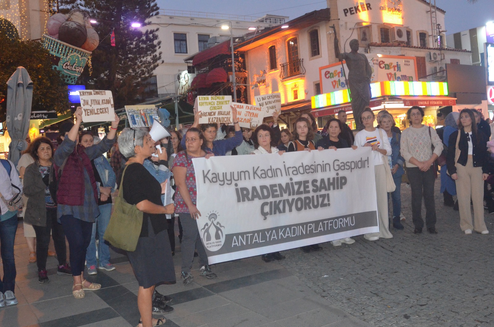 Sert: ‘Yüksek Sesle Hayır Demek İçin Toplandık’