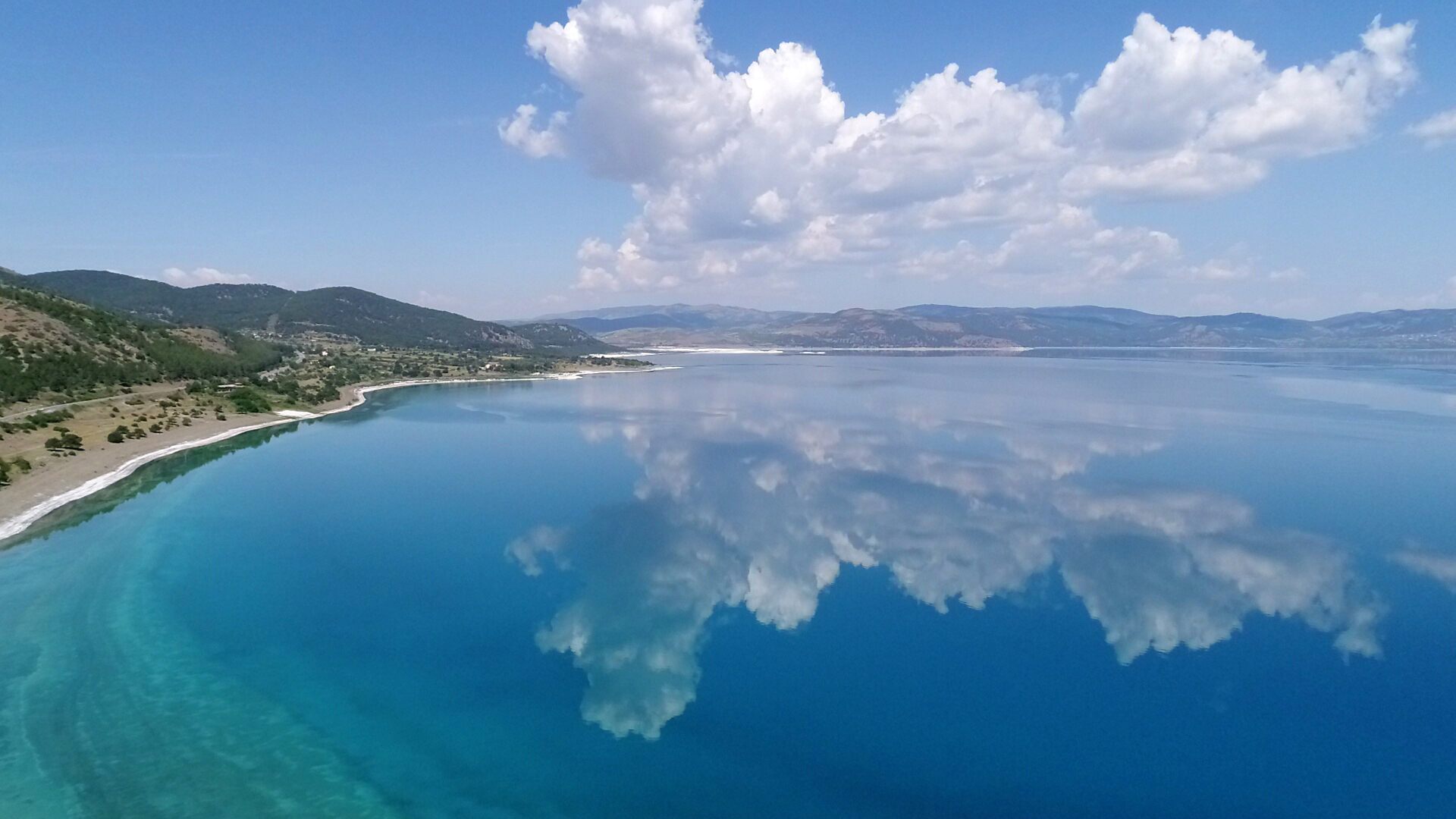 Salda Gölü'nün suyu, 3 ayda 20 metre çekildi