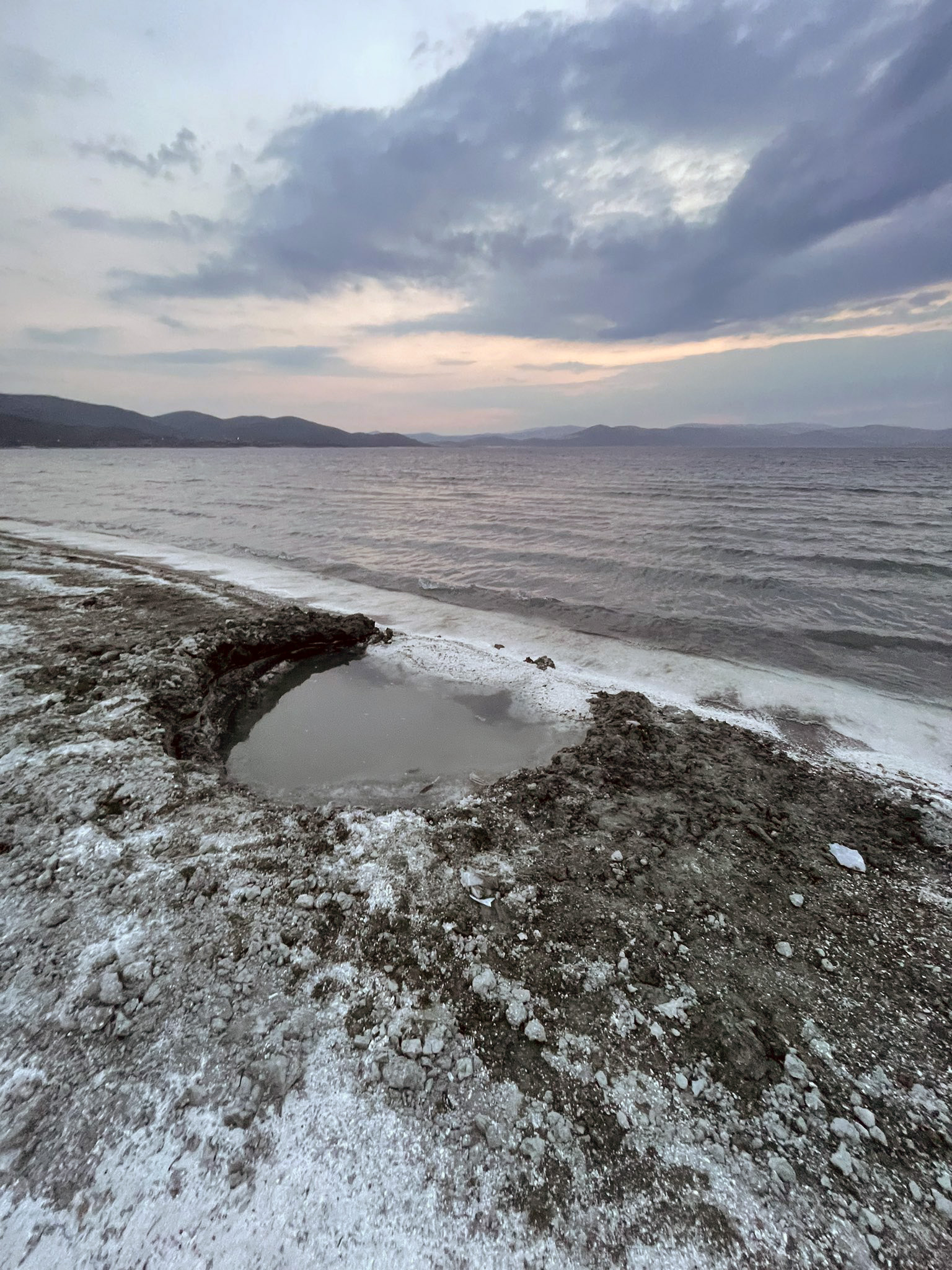 Salda Gölü'nün suyu, 3 ayda 20 metre çekildi