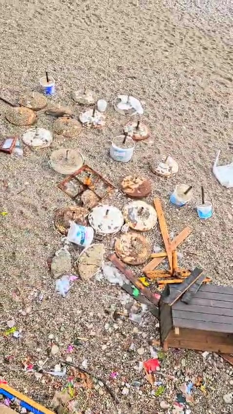 Konyaaltı Sahilinde Fırtına Sonrası Çöp Yığınları: Vatandaşlar Tepkili
