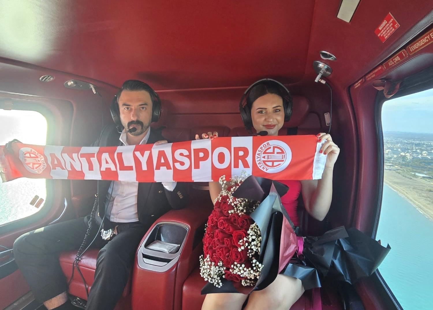 Ahmet Butgül Romantizmi Göklere Taşıdı! Gökyüzünde Evlilik Teklifi