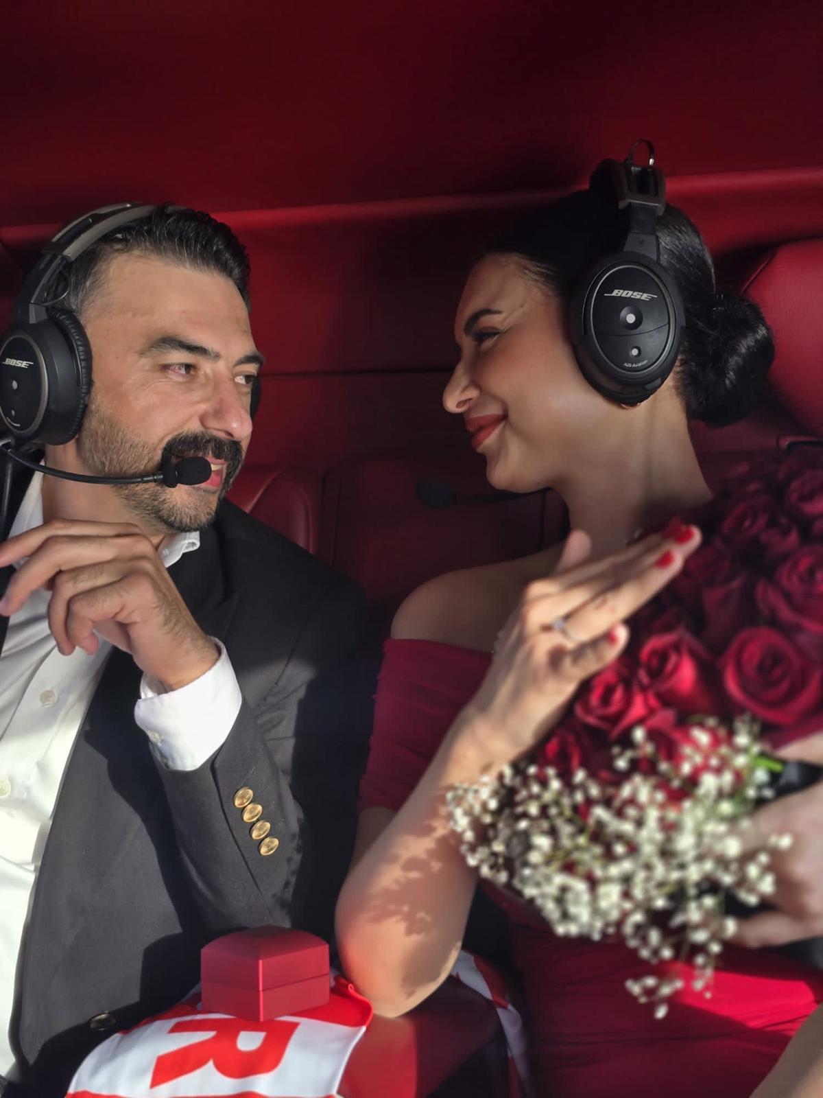 Ahmet Butgül Romantizmi Göklere Taşıdı! Gökyüzünde Evlilik Teklifi